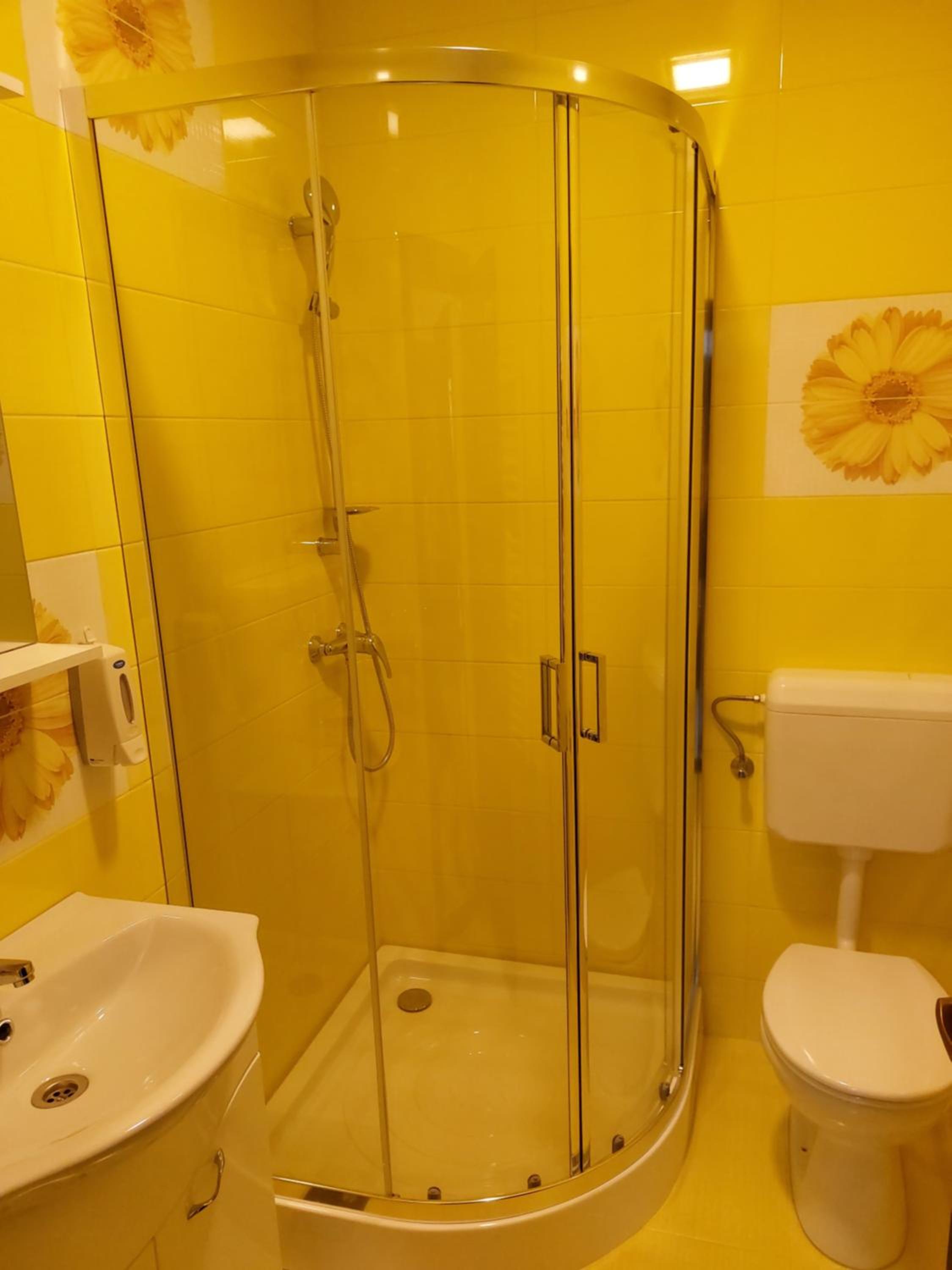 Double Room with Private Bathroom - Photo 3