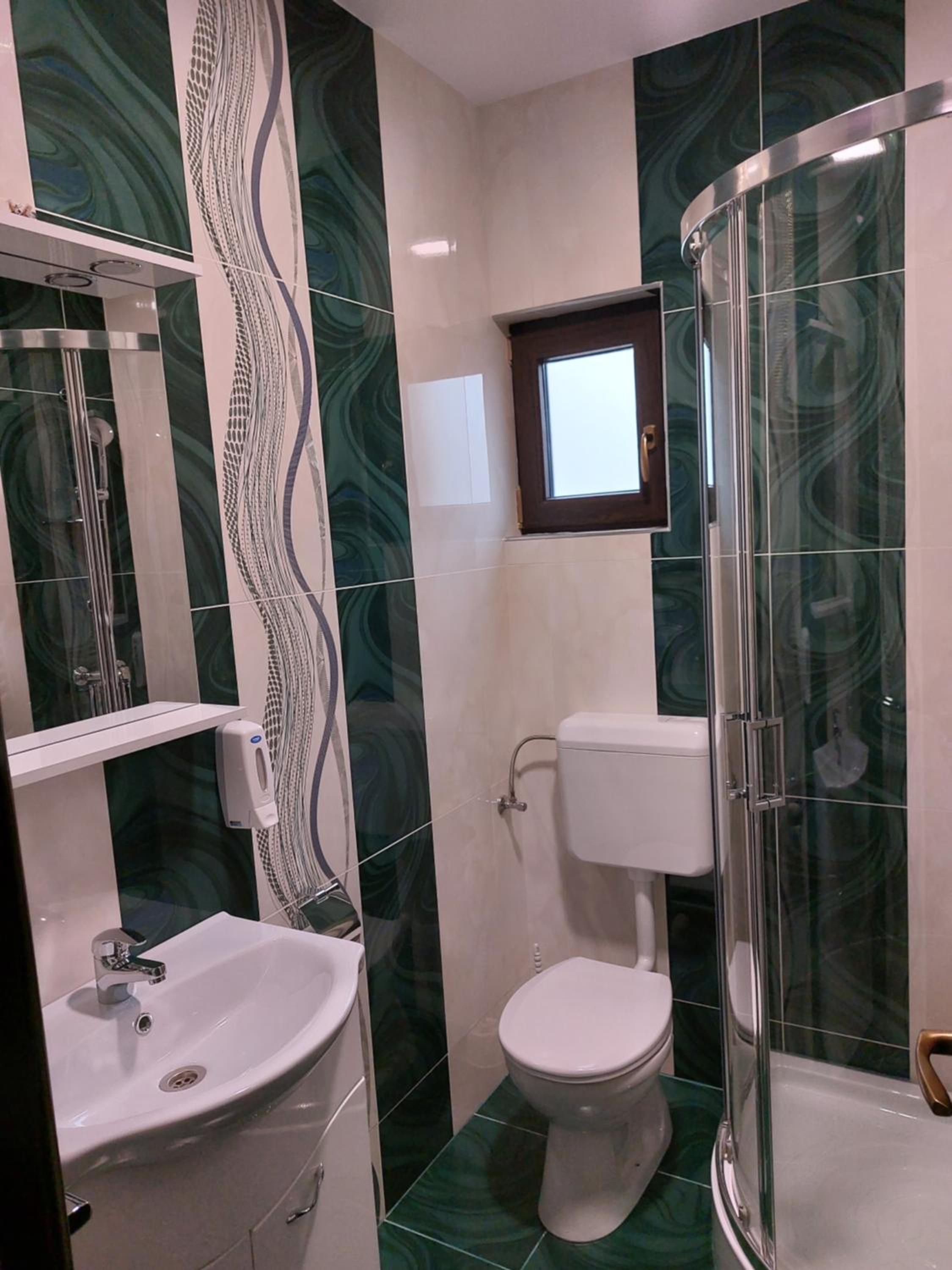 Double Room with Private Bathroom - Photo 2