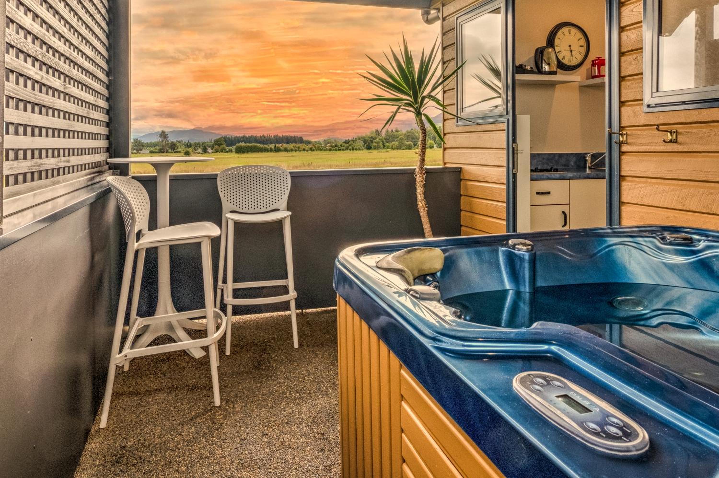 Executive Suite with Hot Tub photo 3