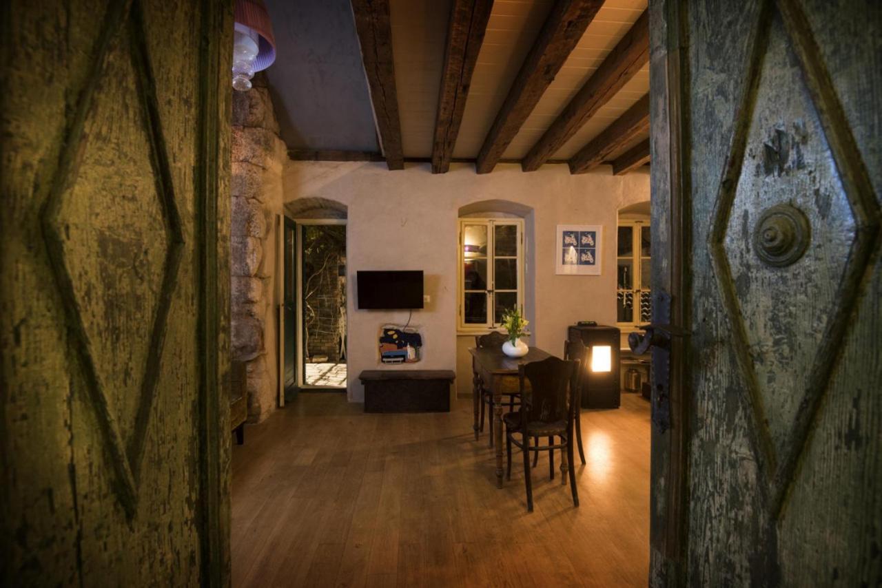 One-Bedroom Apartment - Photo 4