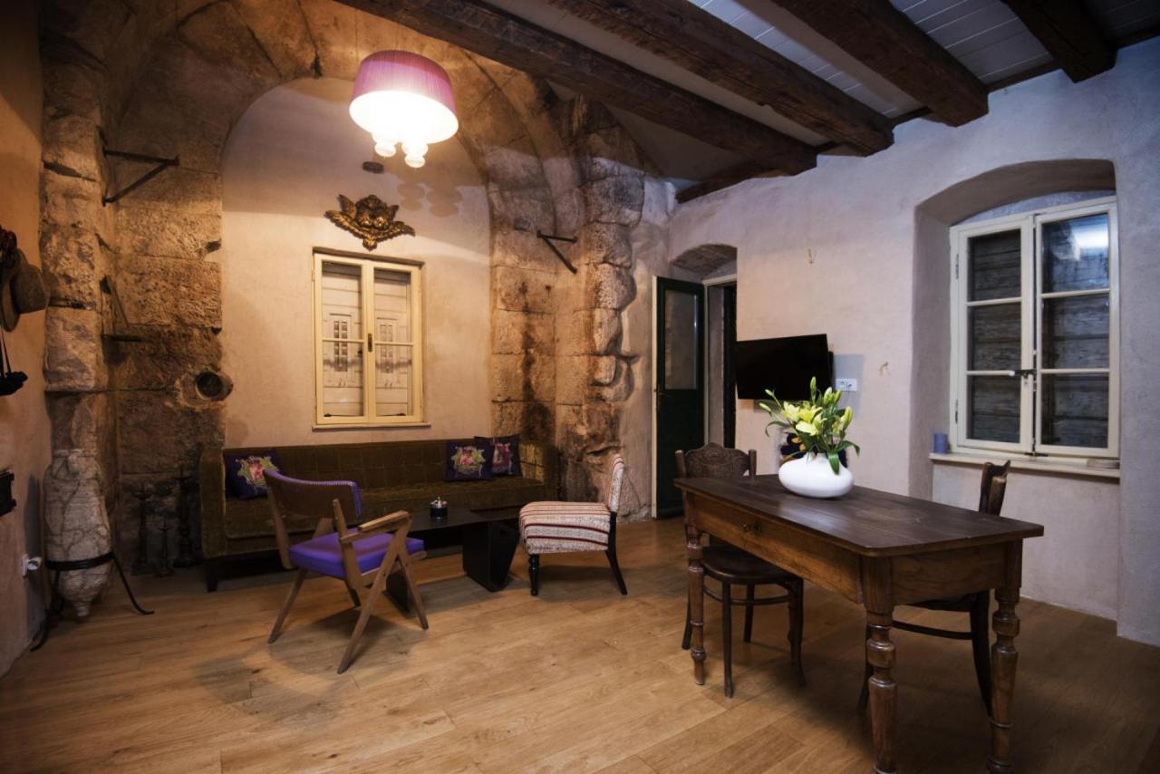 One-Bedroom Apartment - Photo 12
