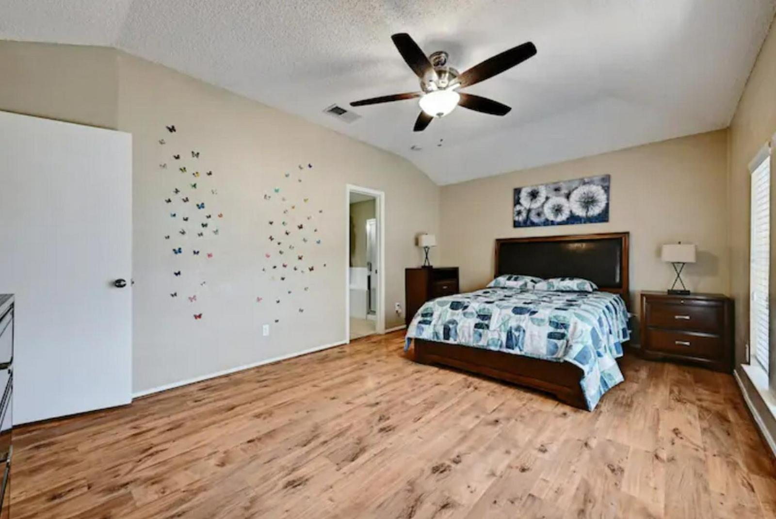 Three-Bedroom House photo 2