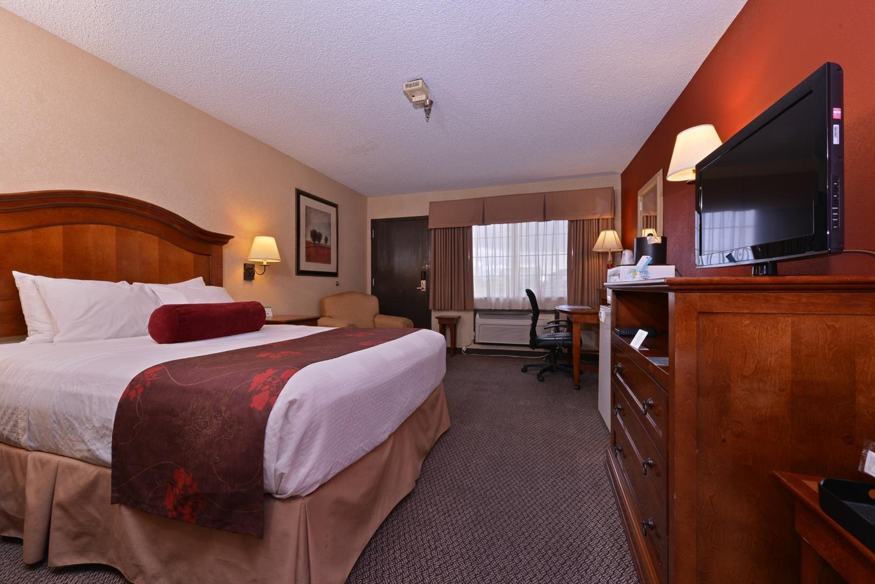 Queen Room with Two Queen Beds and Roll-In Shower - Disability Access/Non-Smoking - Photo 2