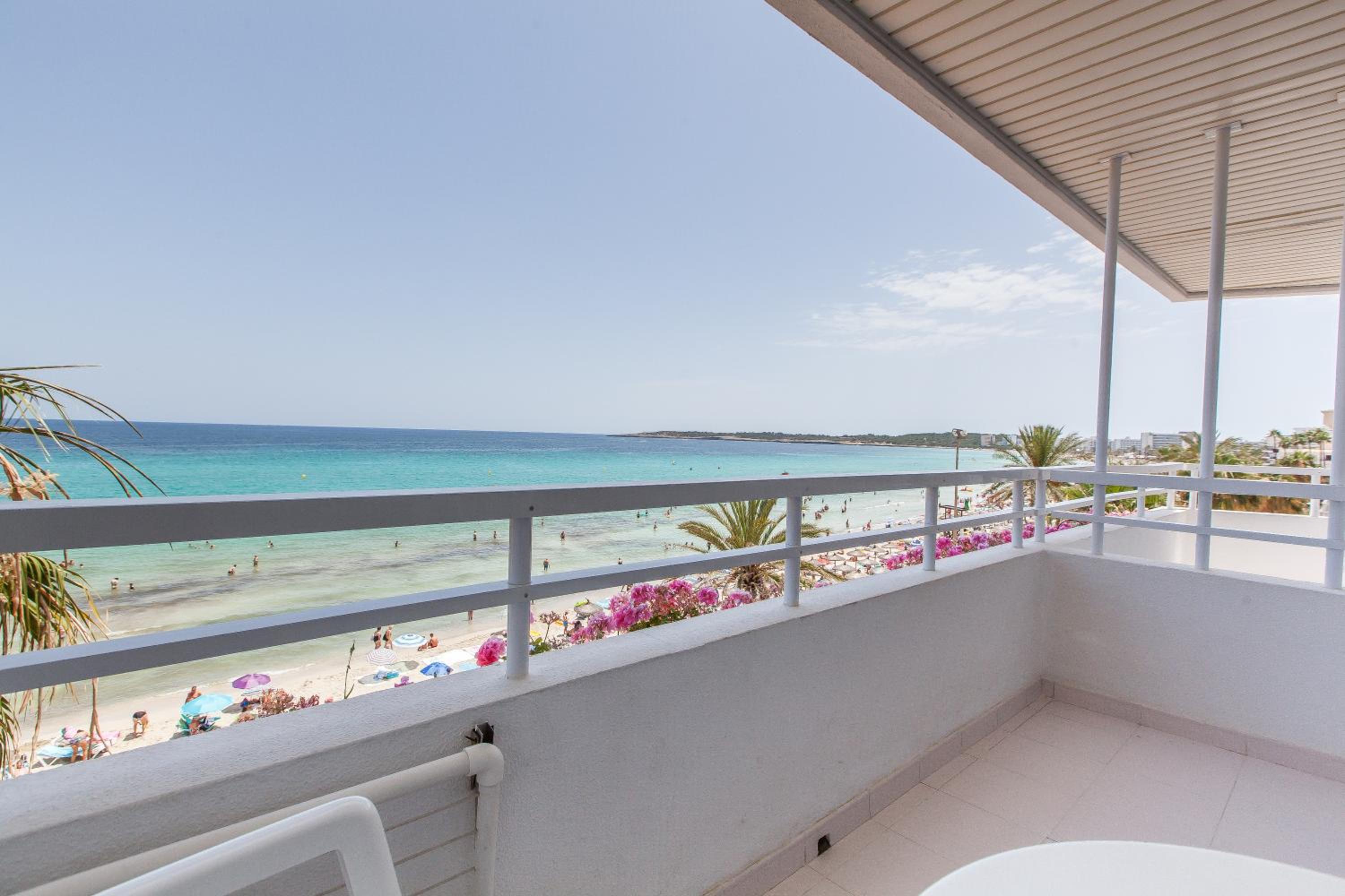 Twin Room with Sea View - Photo 11