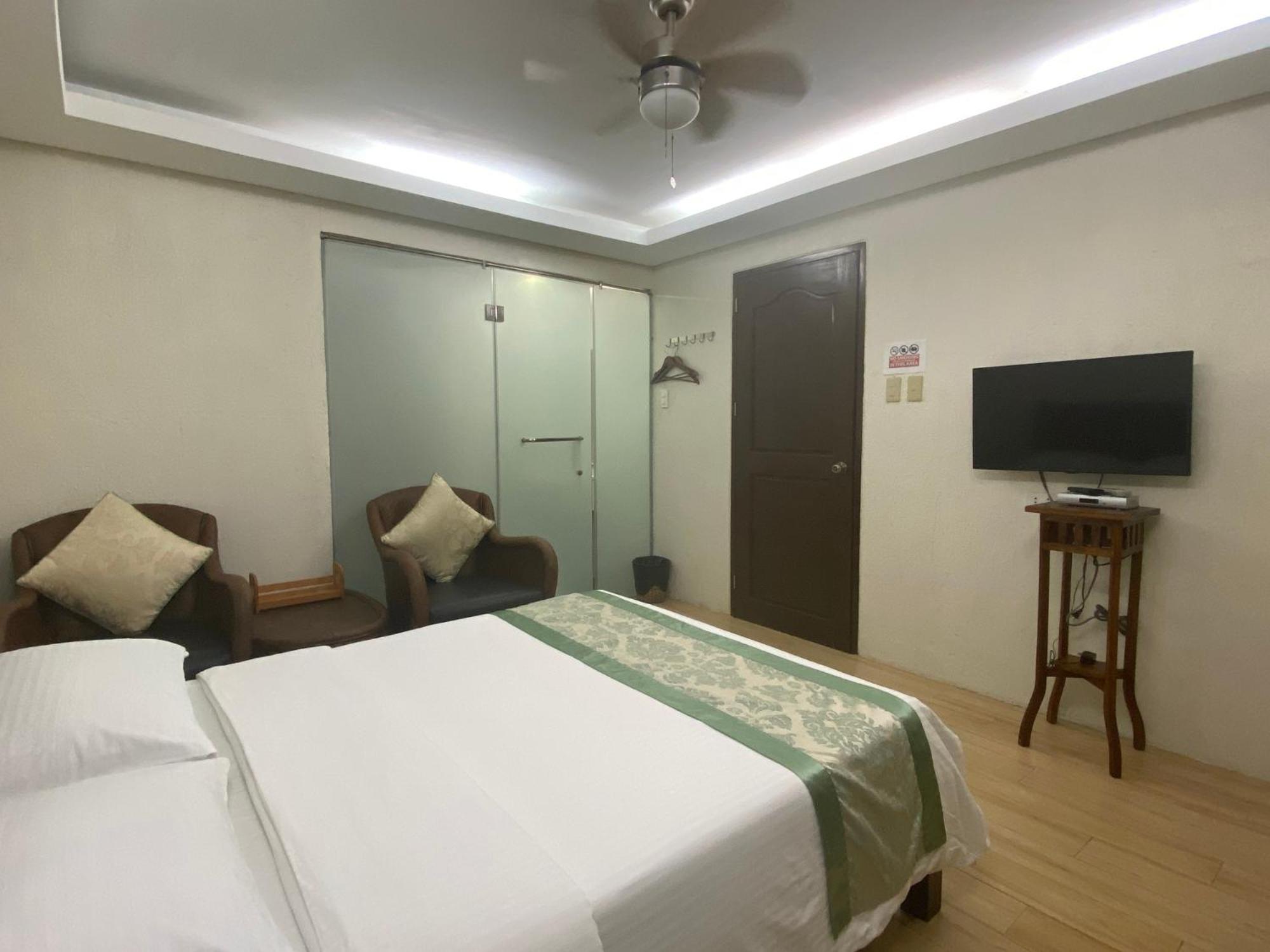 Standard Twin Room photo 2
