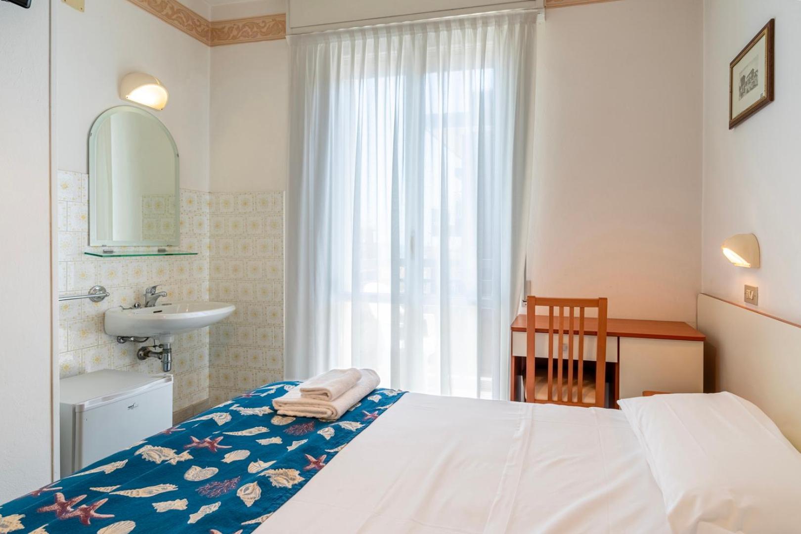 Quintuple Room with Side Sea View photo 2