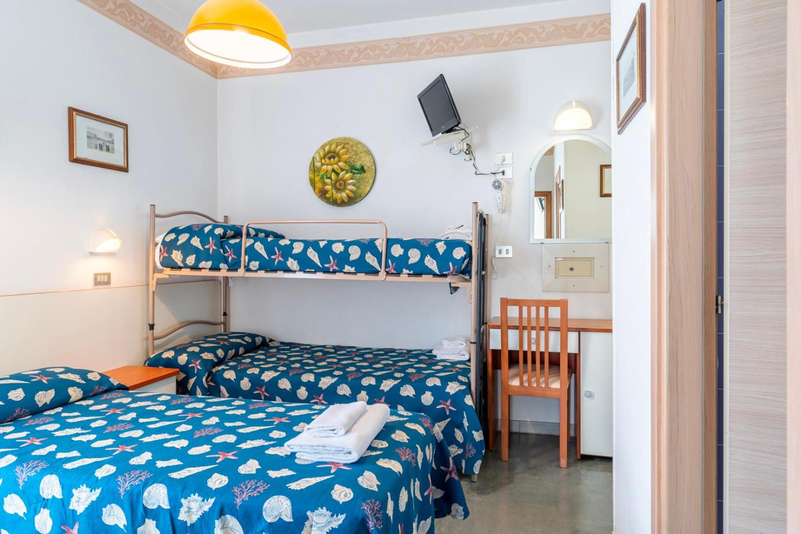 Quintuple Room with Side Sea View photo 1
