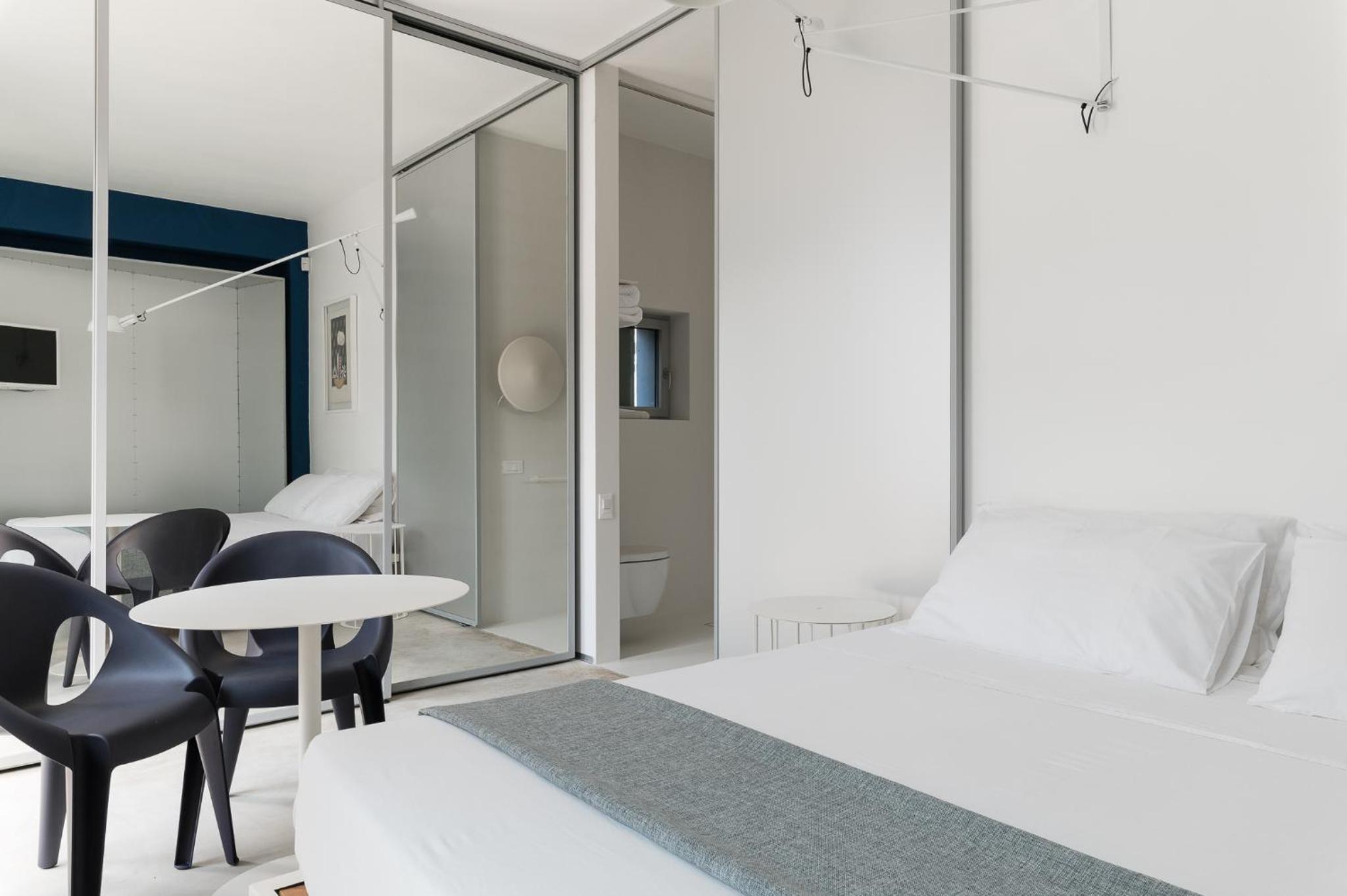 Double Room with Private Bathroom - Photo 7