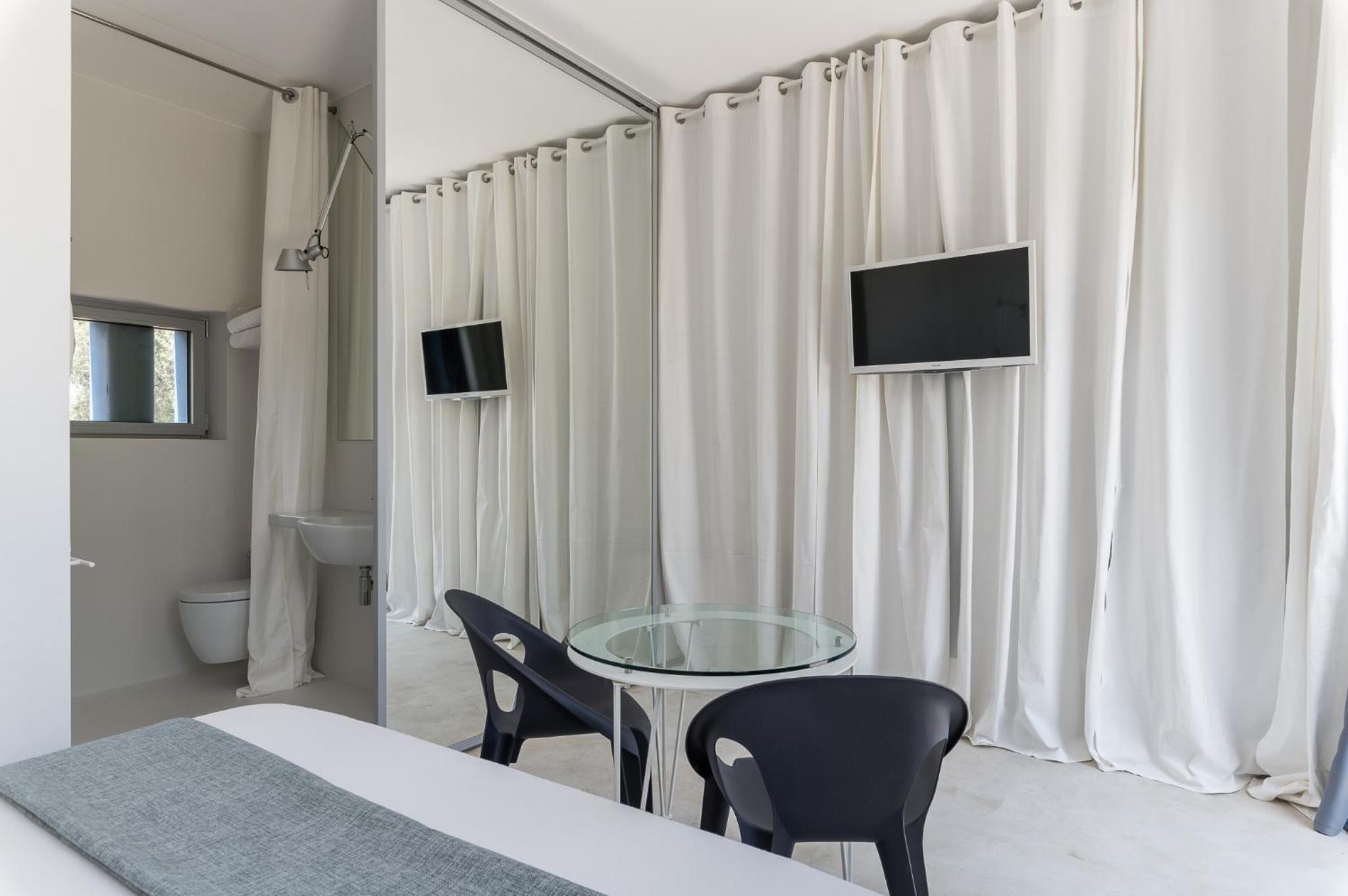 Double Room with Private Bathroom - Photo 46