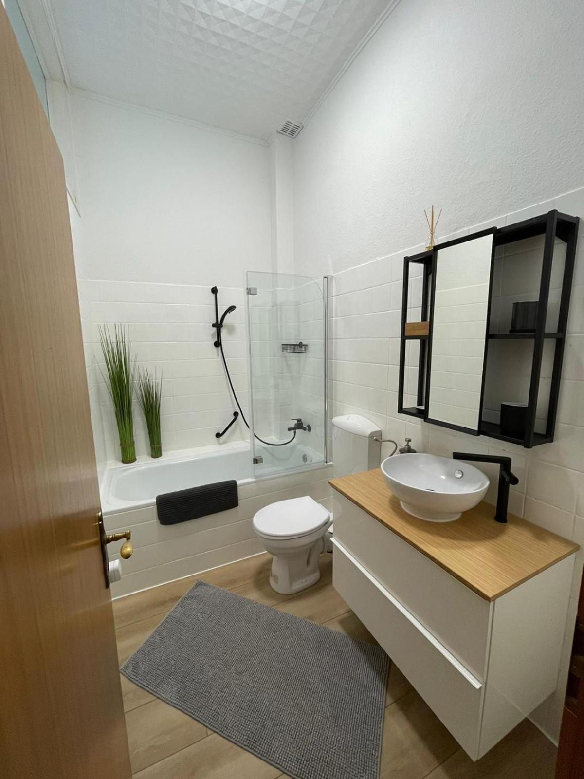 Three-Bedroom Apartment photo 2