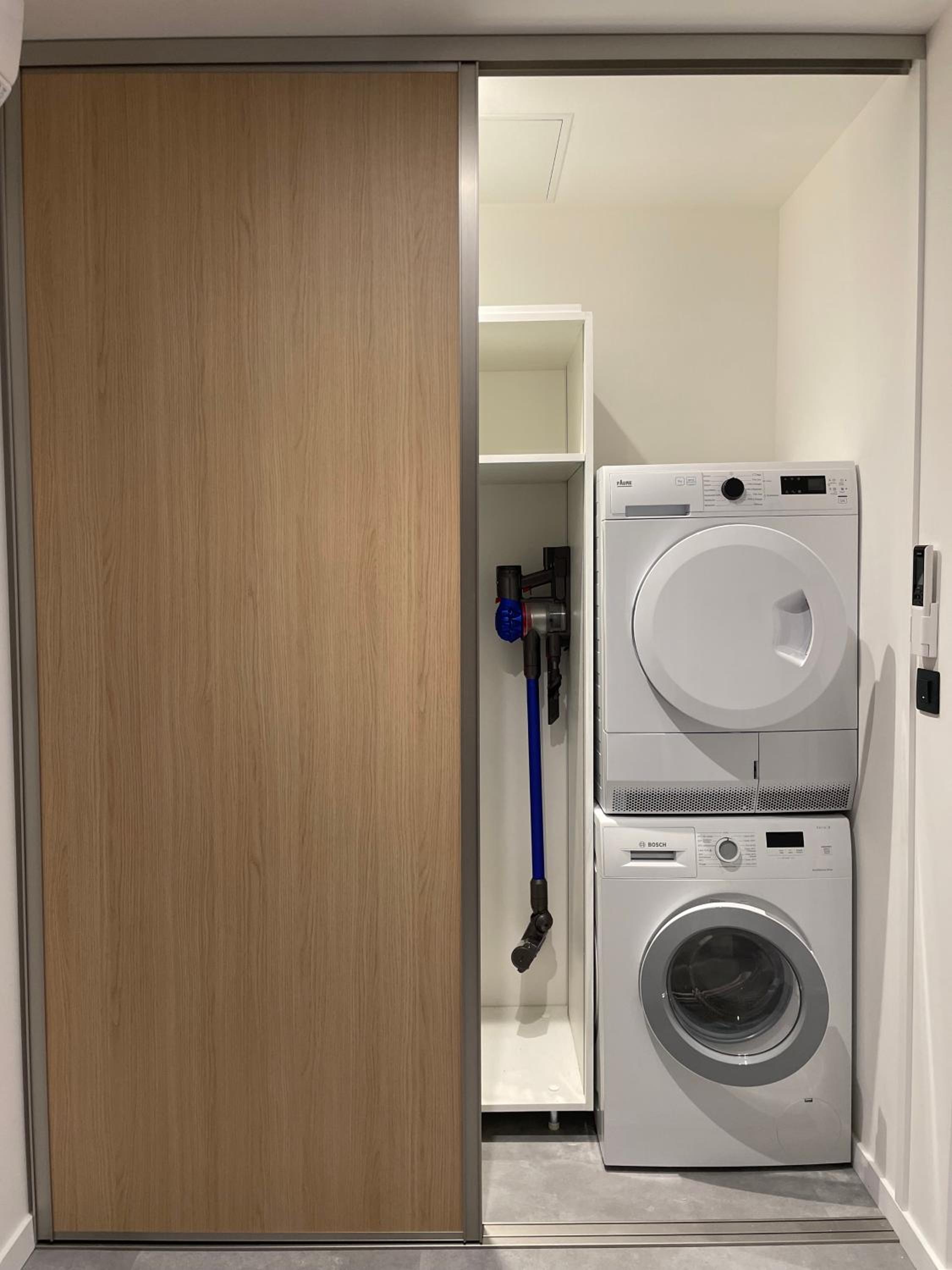 Apartment with Shower - Photo 14