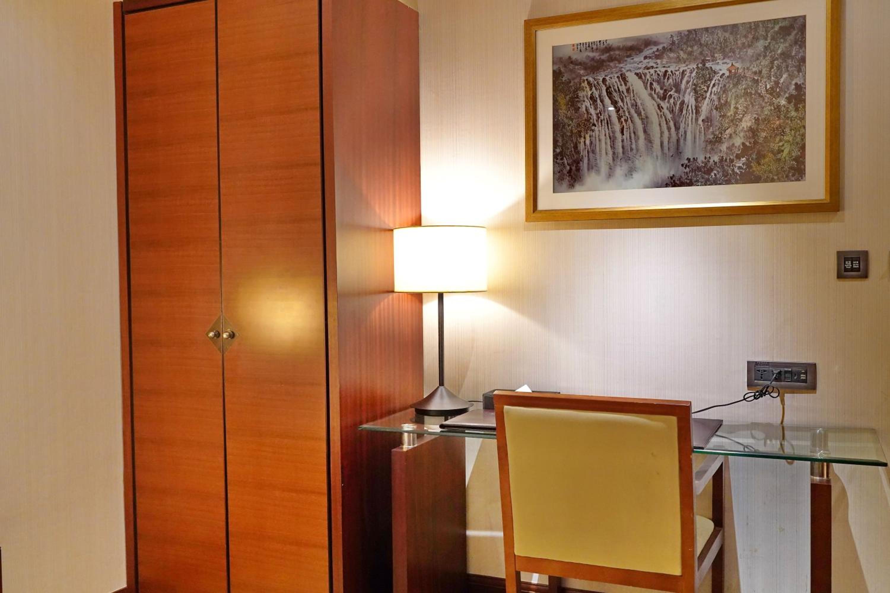 Standard Double Room - No Window photo 1