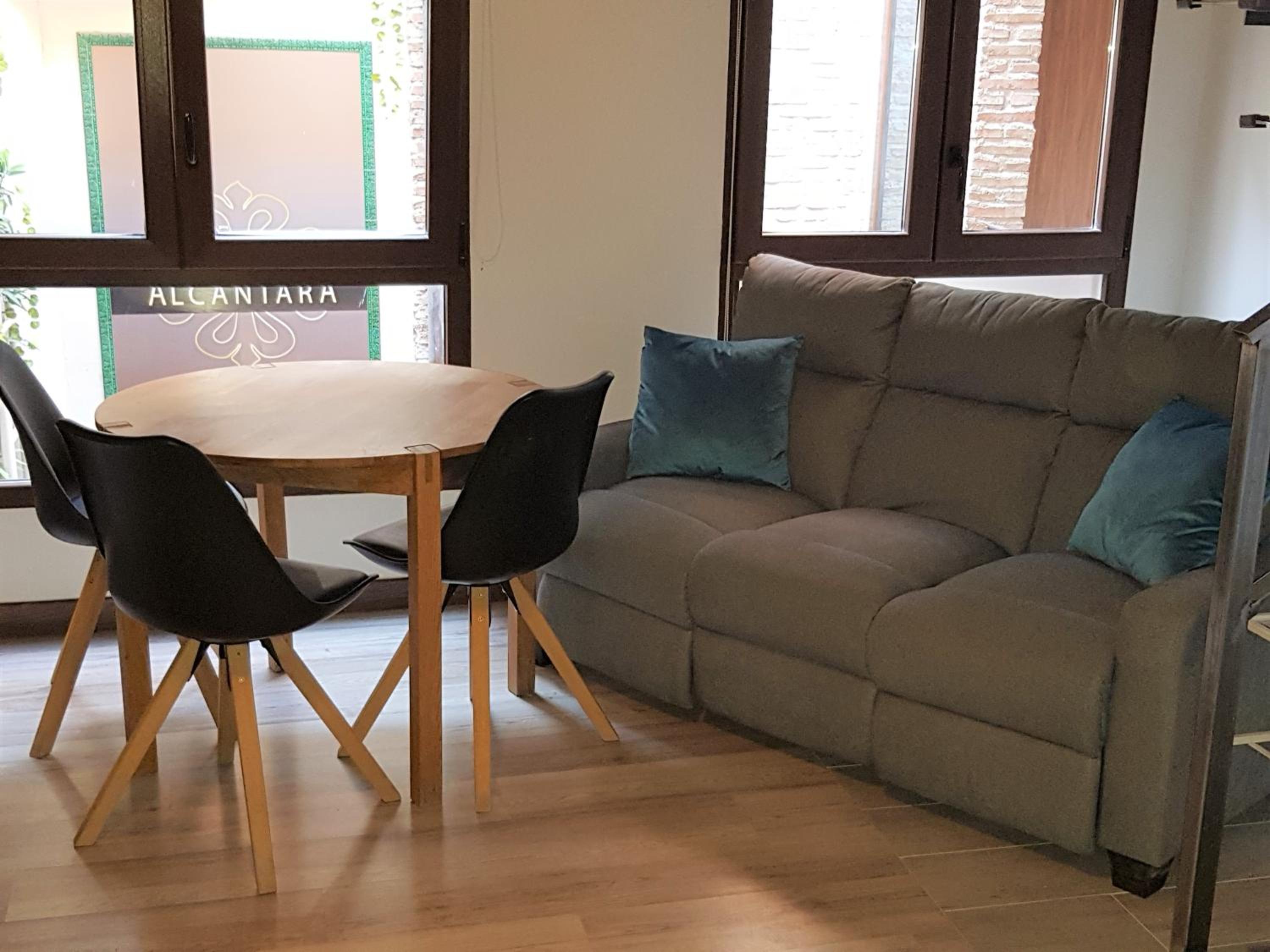 One-Bedroom Apartment - Photo 3