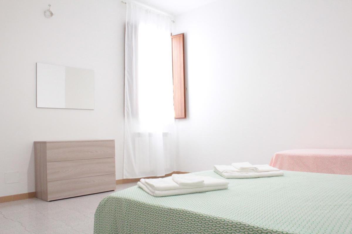 Double Room with Private External Bathroom photo 2