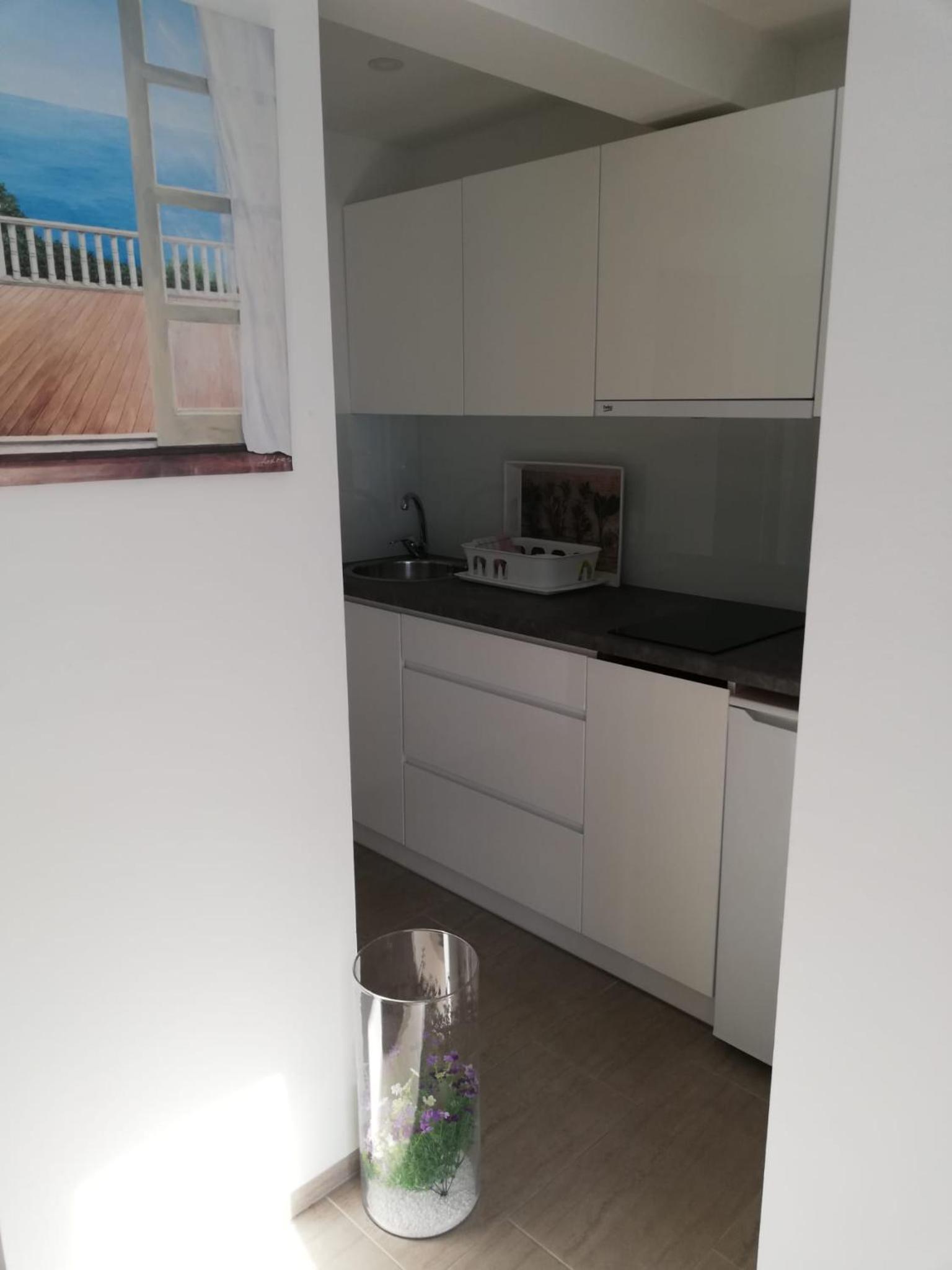 One-Bedroom Apartment - Photo 2