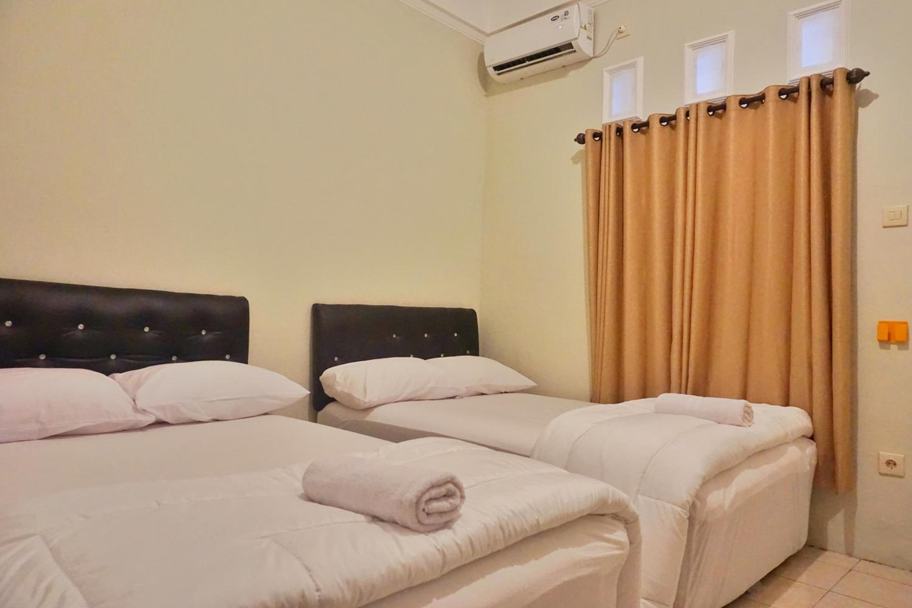 Twin Room - Photo 1