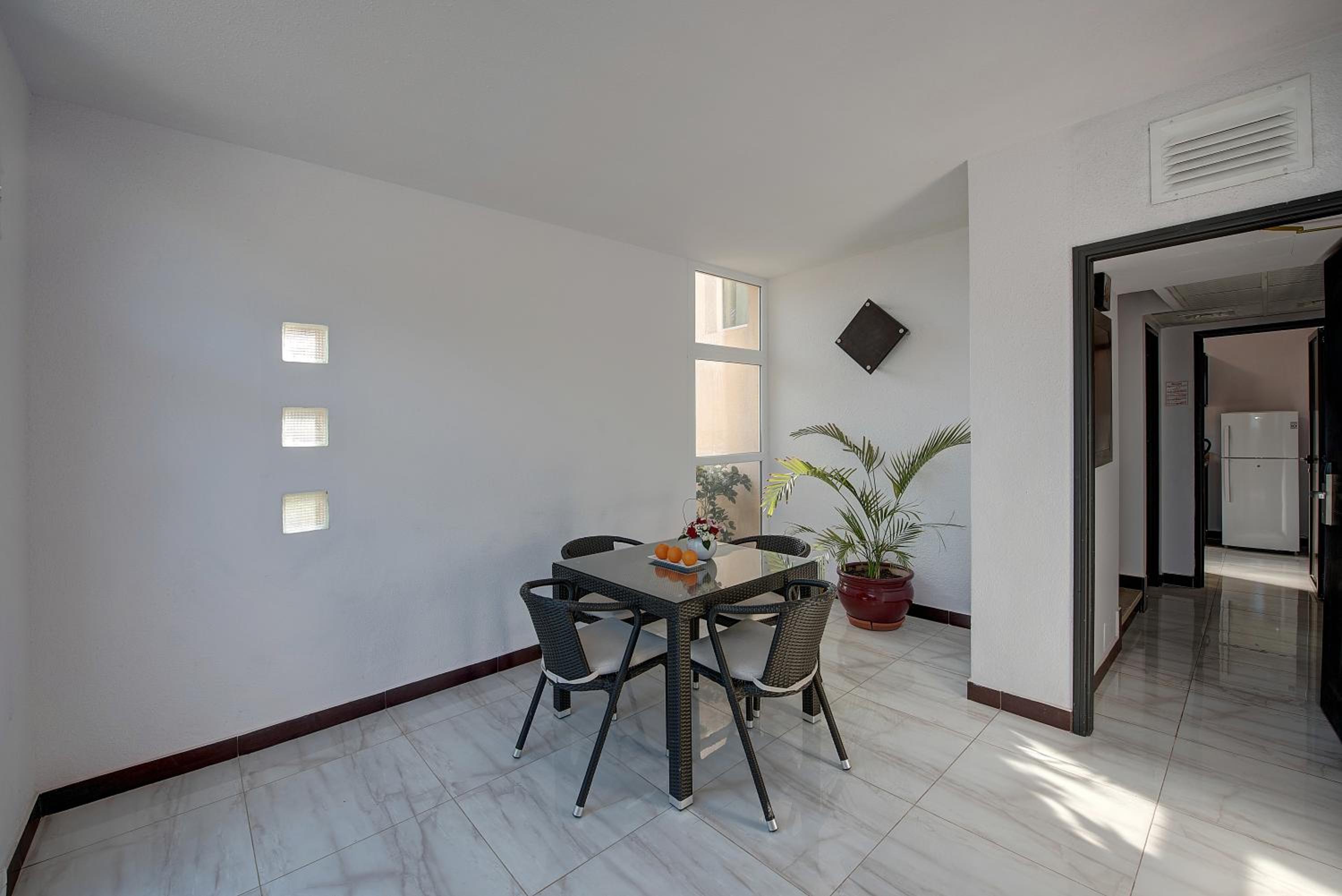 Three-Bedroom Villa - Smoking - Photo 4