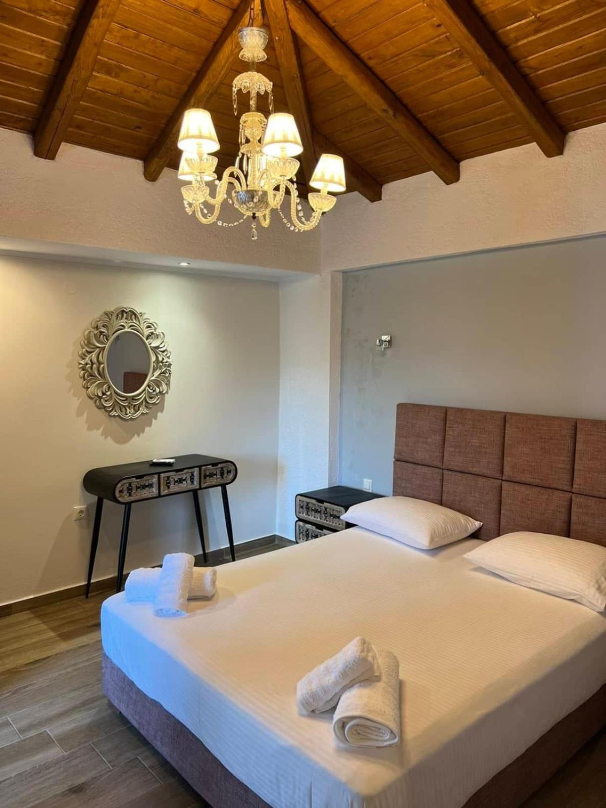 Deluxe Double Room with Shower