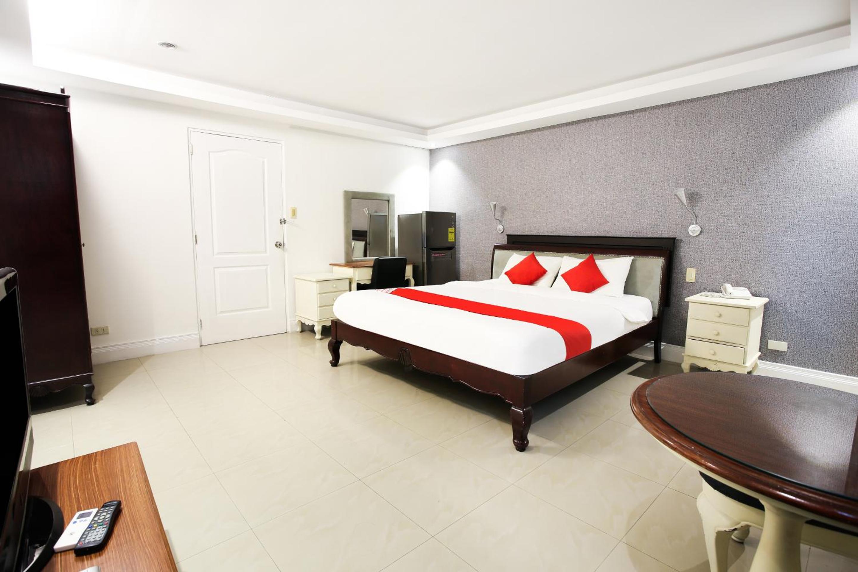 Premier Suite - Photo 9