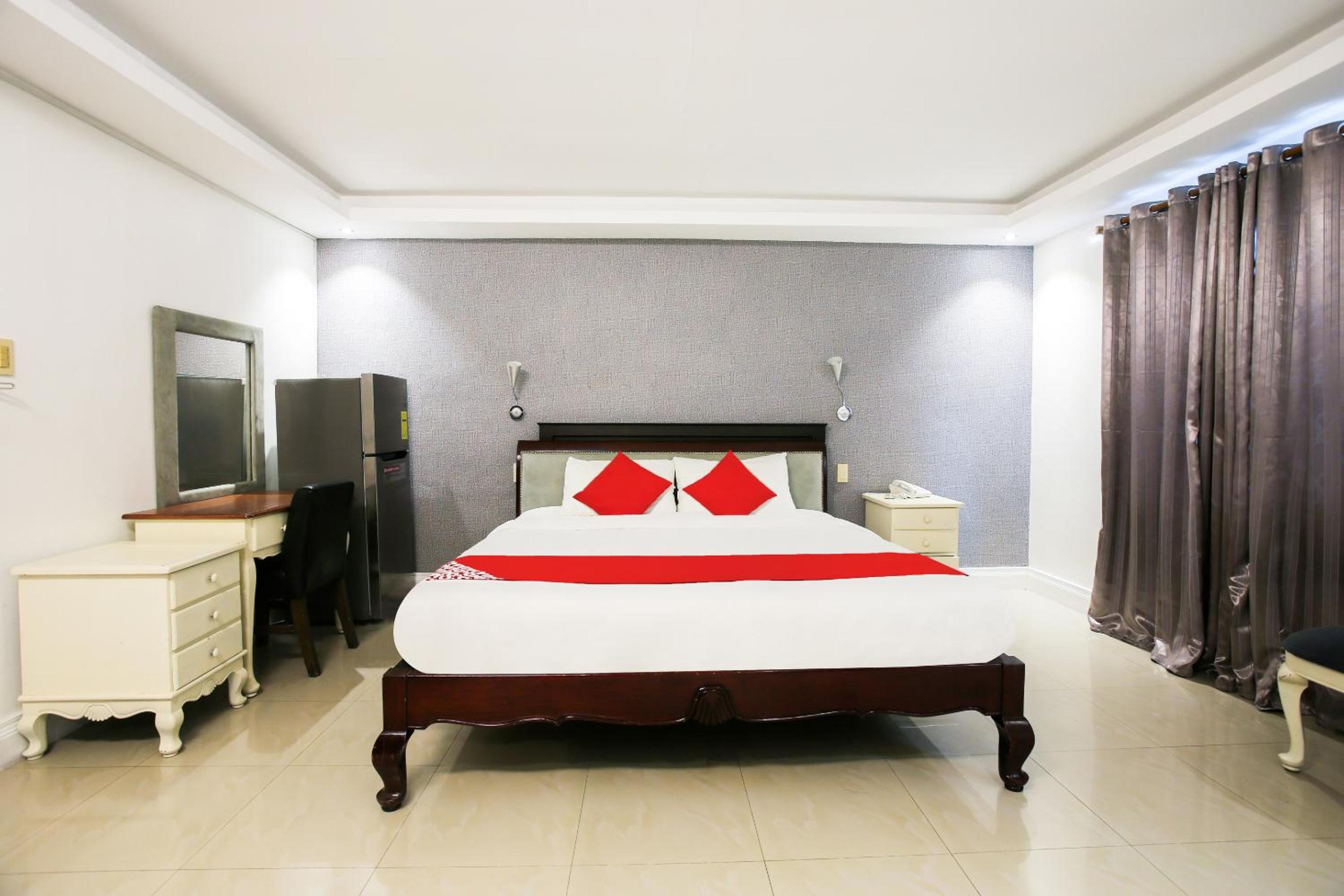 Premier Suite - Photo 8