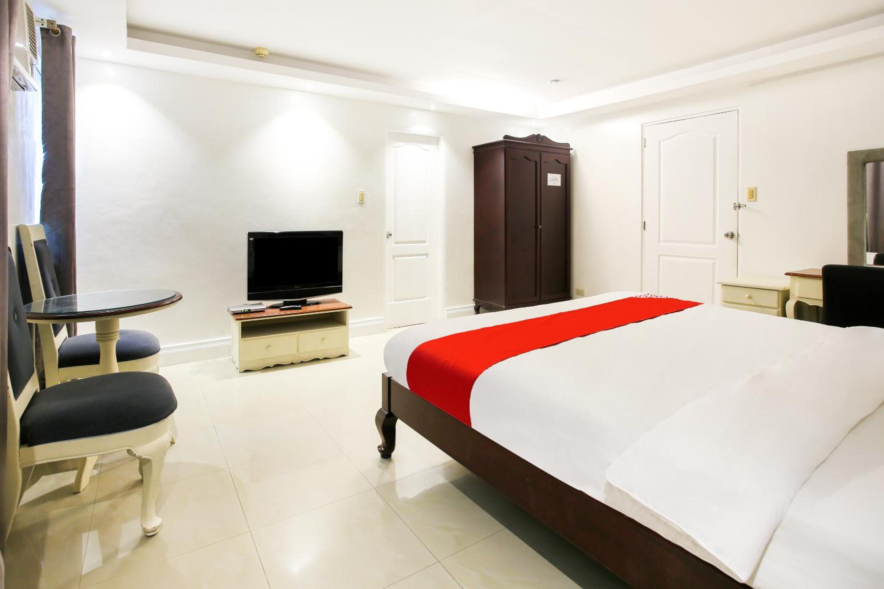 Premier Suite - Photo 10