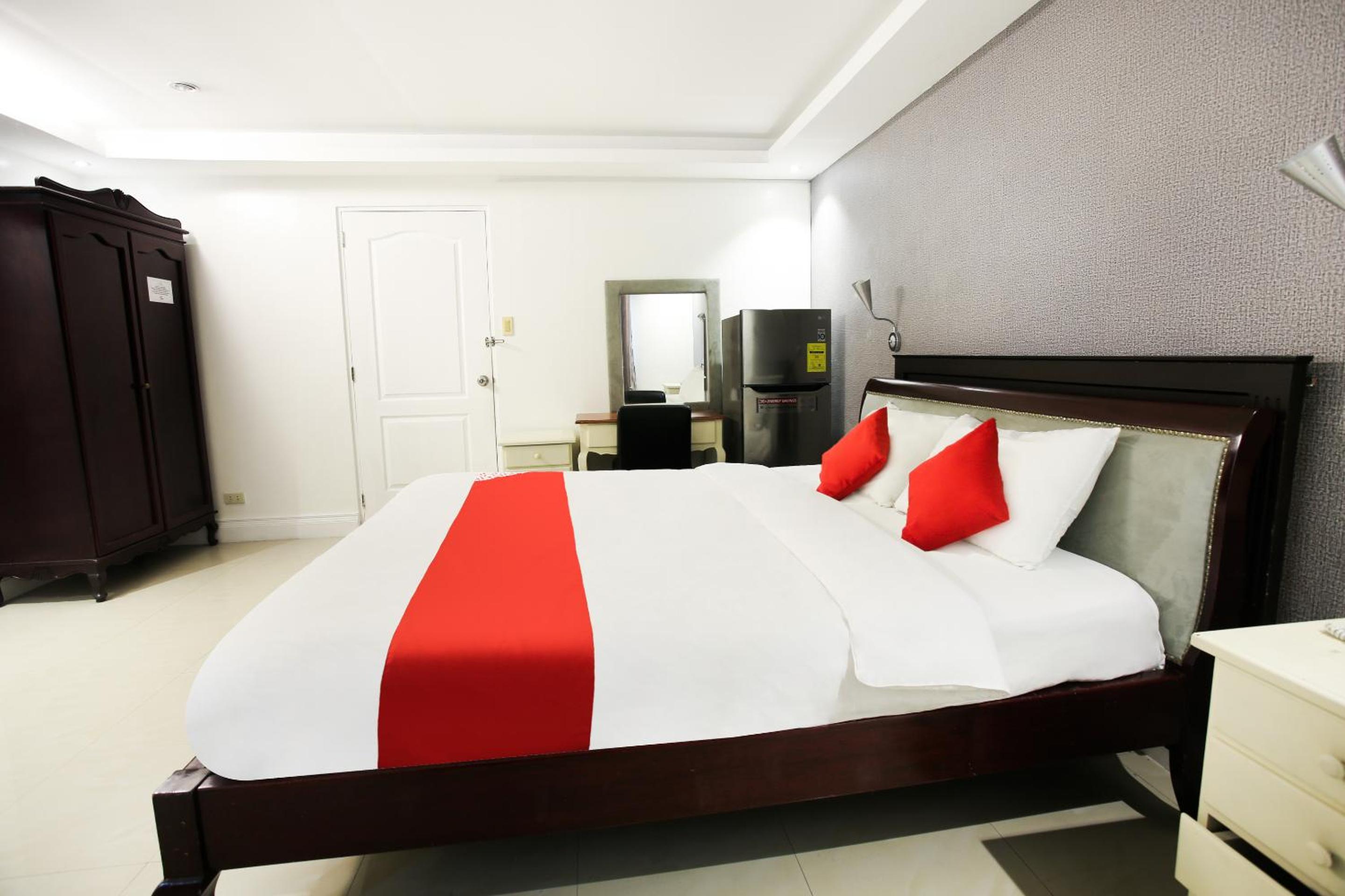Premier Suite - Photo 5