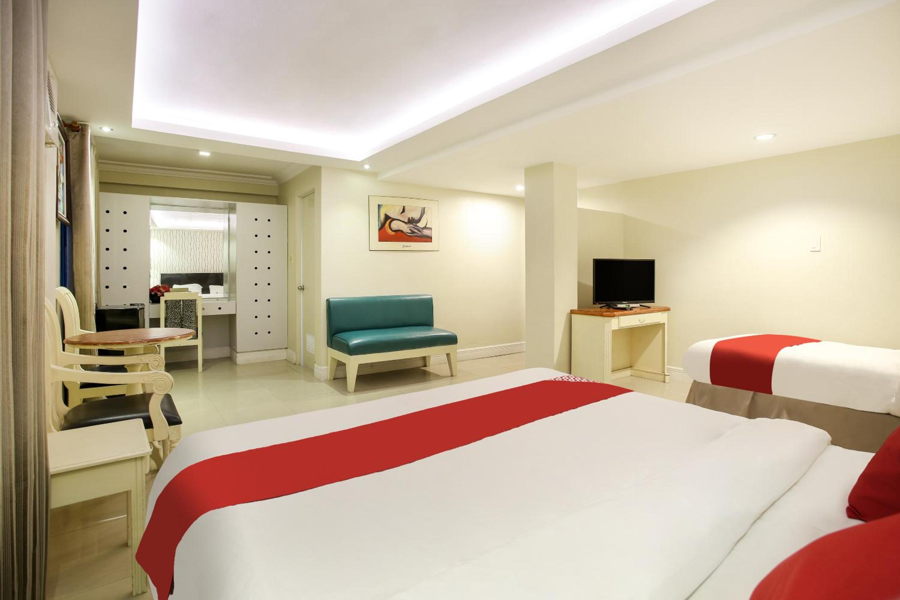 Executive Suite A - Photo 4