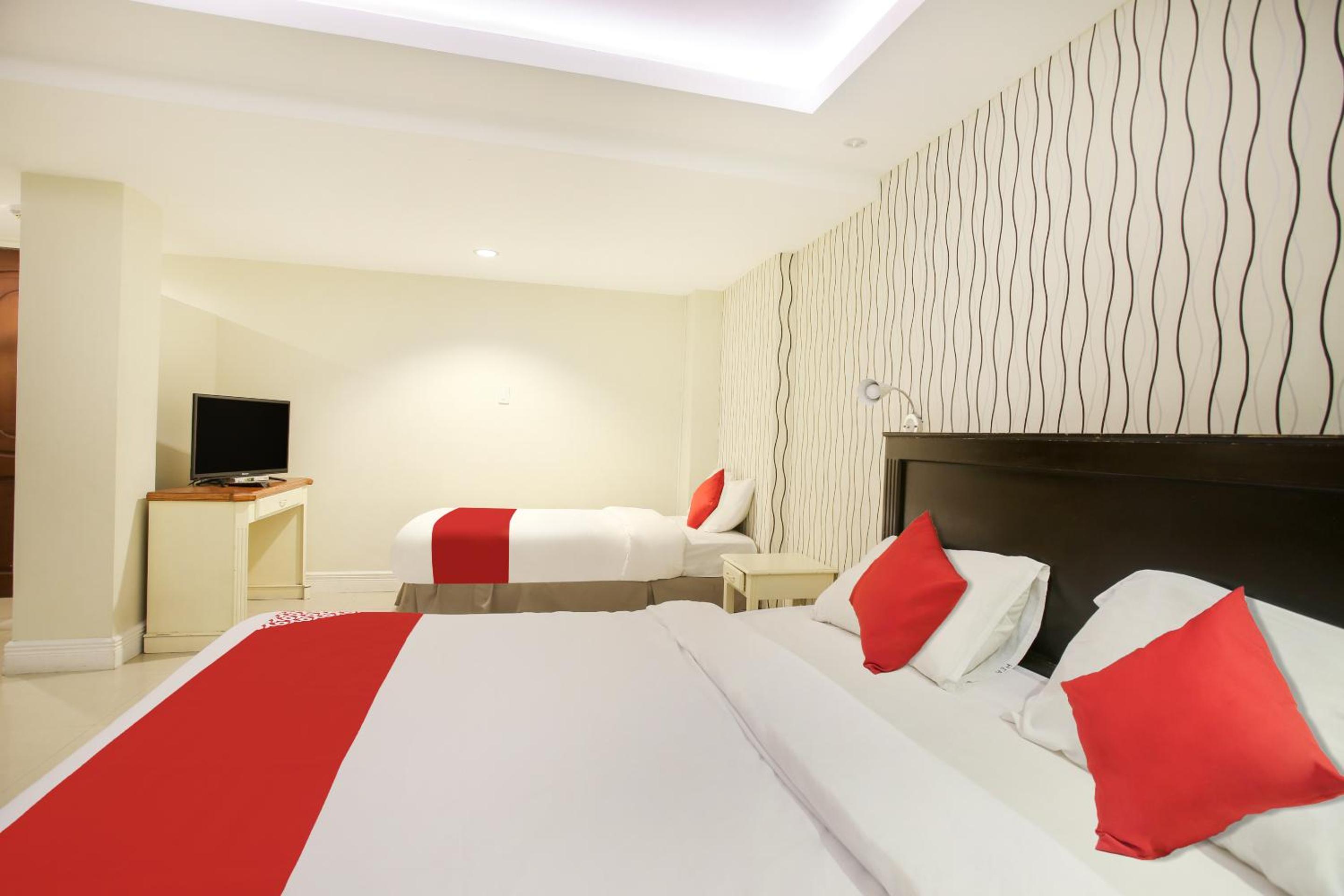 Executive Suite A - Photo 8