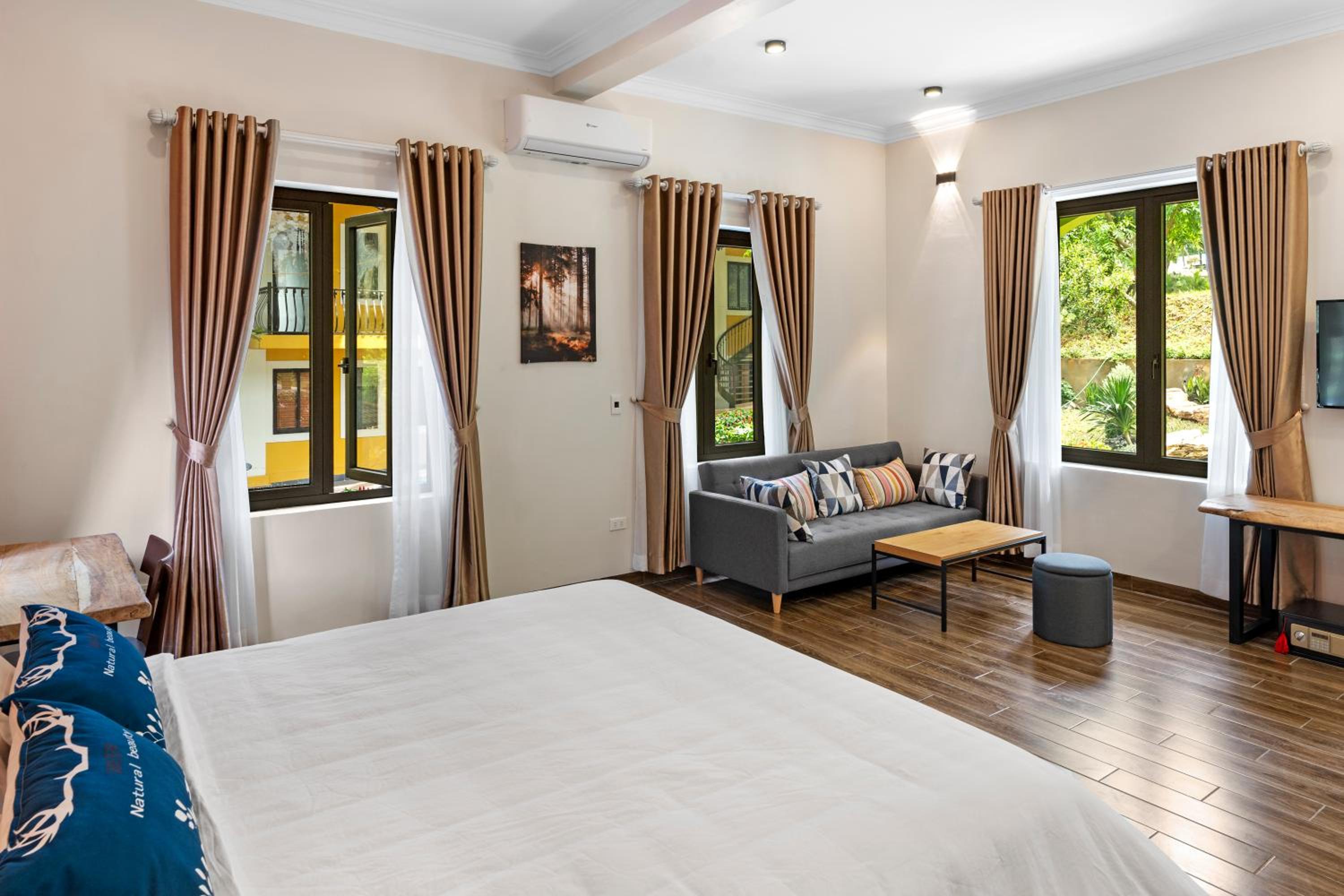 Deluxe Family Room