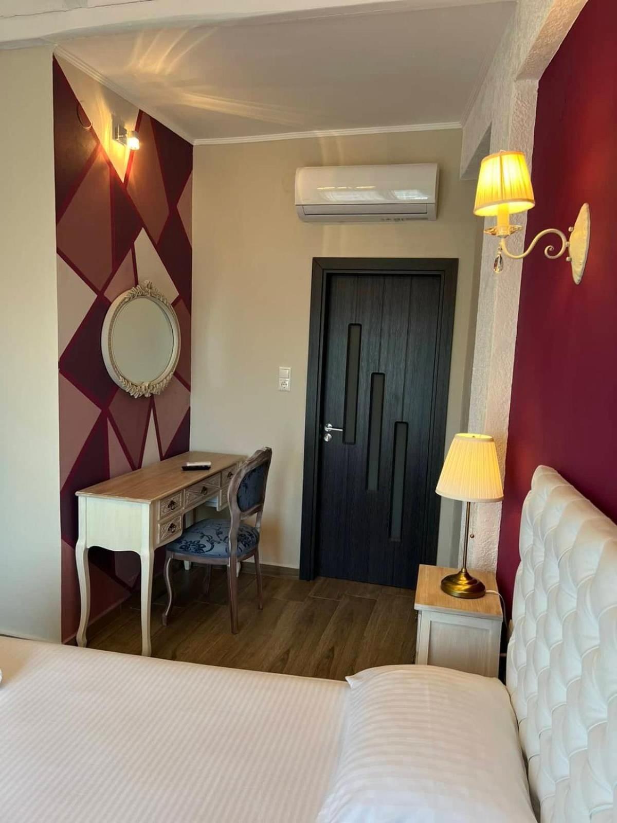 Deluxe Double Room with Balcony - Photo 3