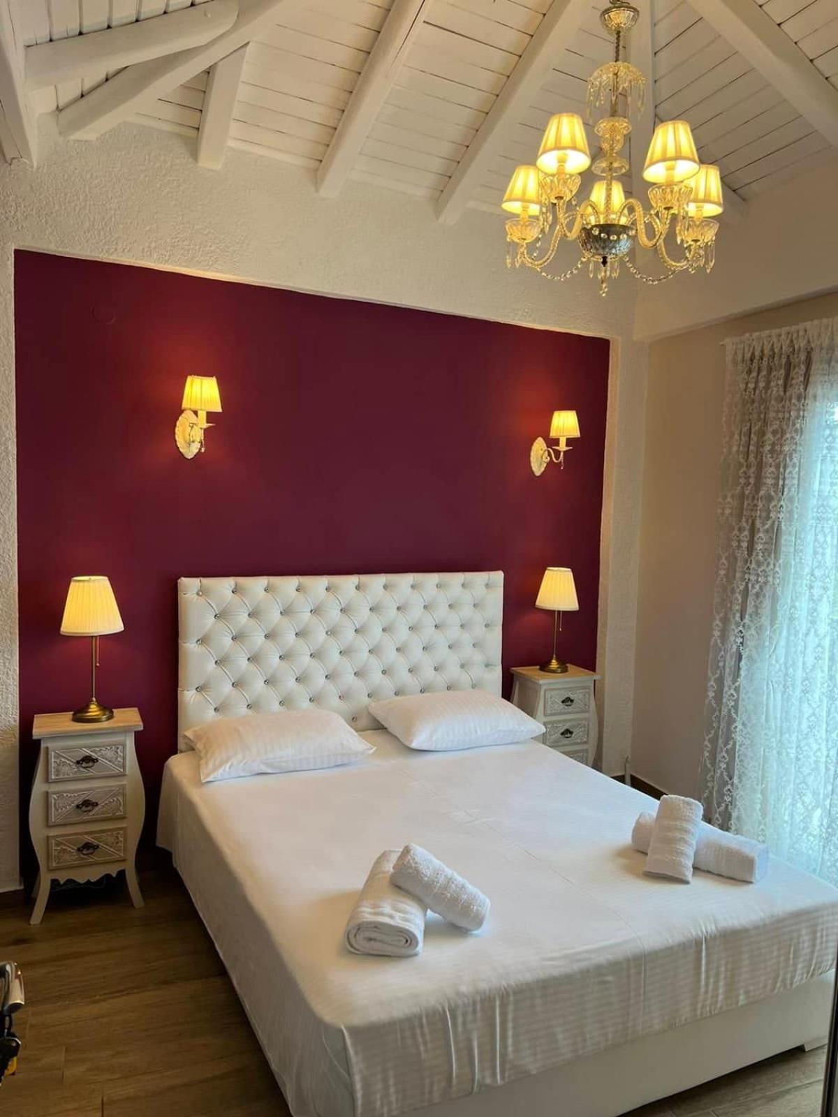Deluxe Double Room with Balcony - Photo 1
