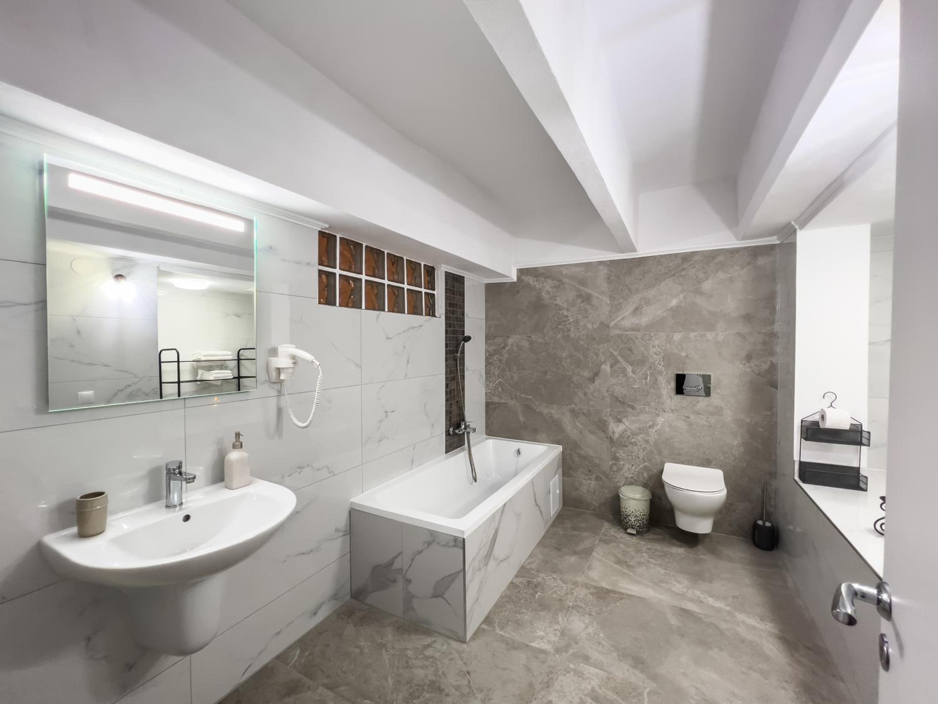 One-Bedroom Apartment - Photo 16