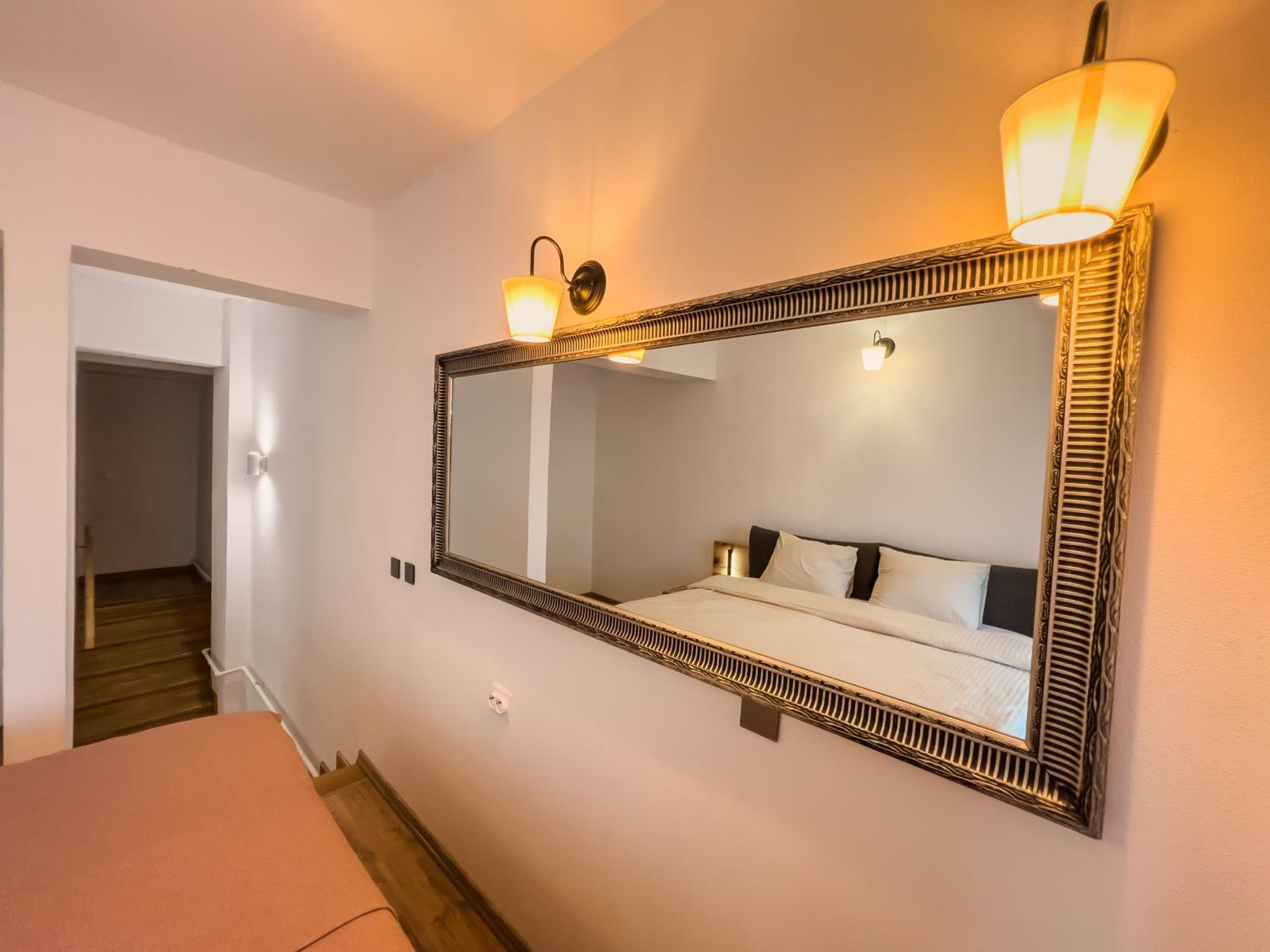 One-Bedroom Apartment - Photo 3