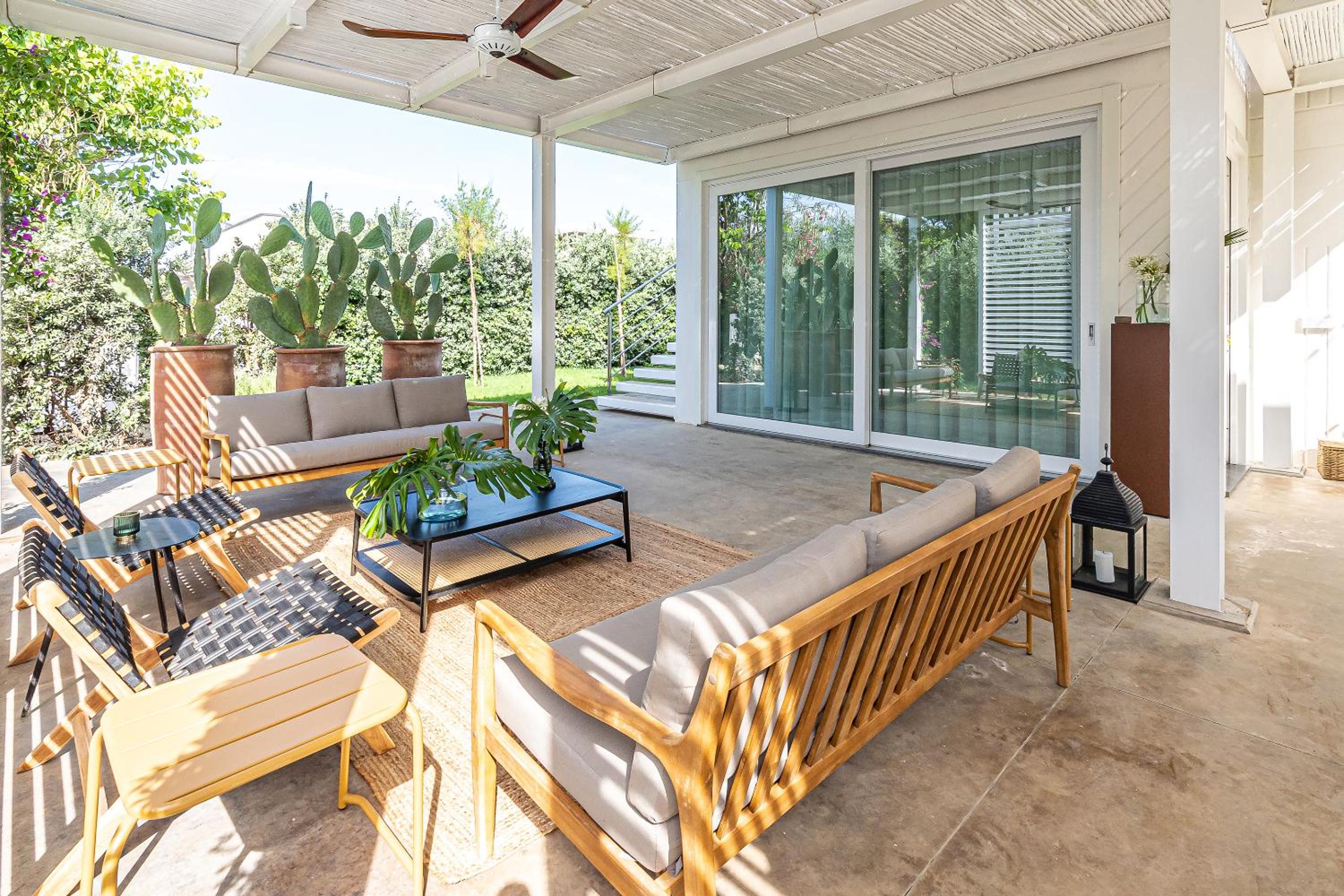 Villa with Private Pool - Photo 8