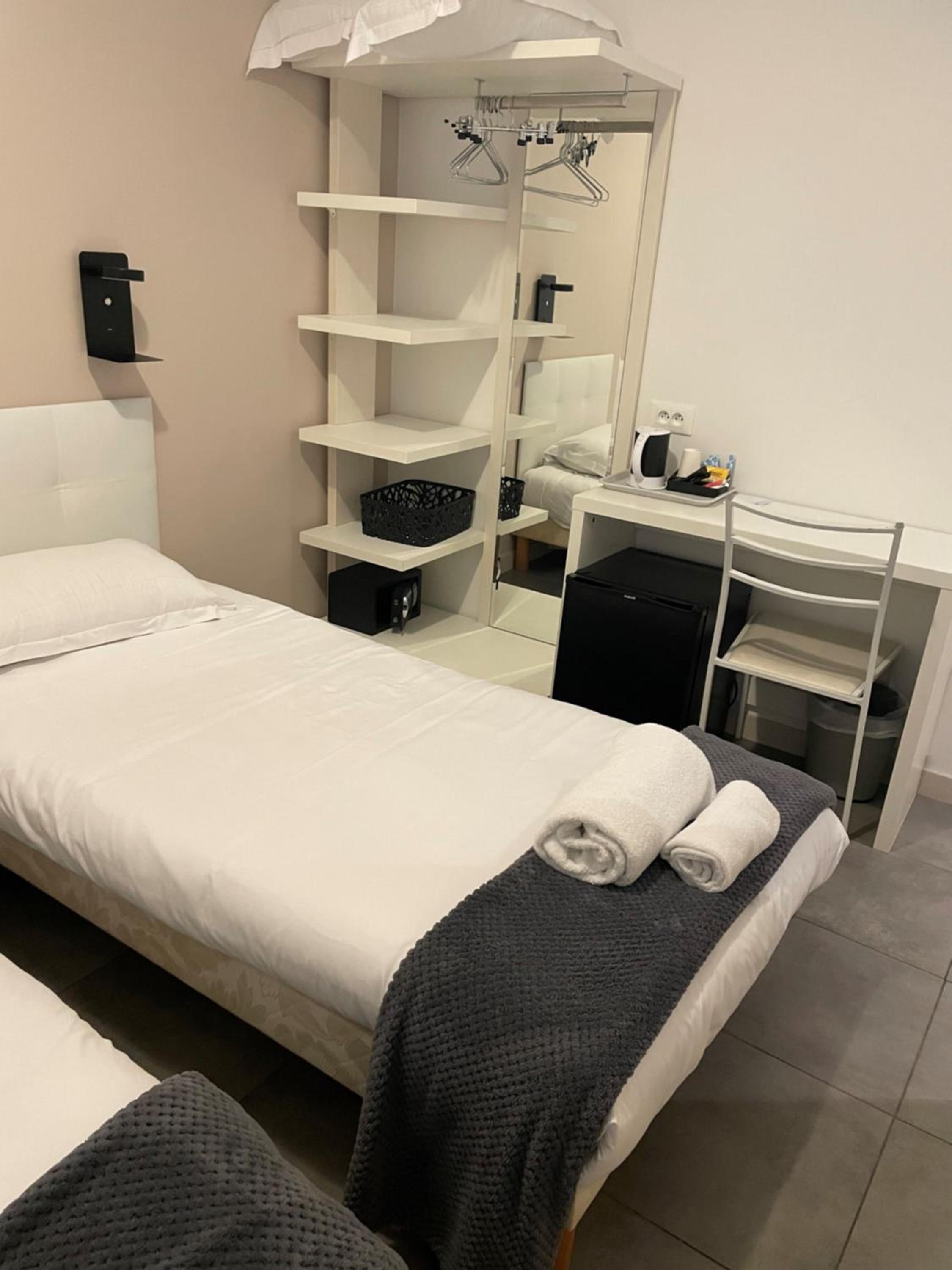 Double Room - Photo 2
