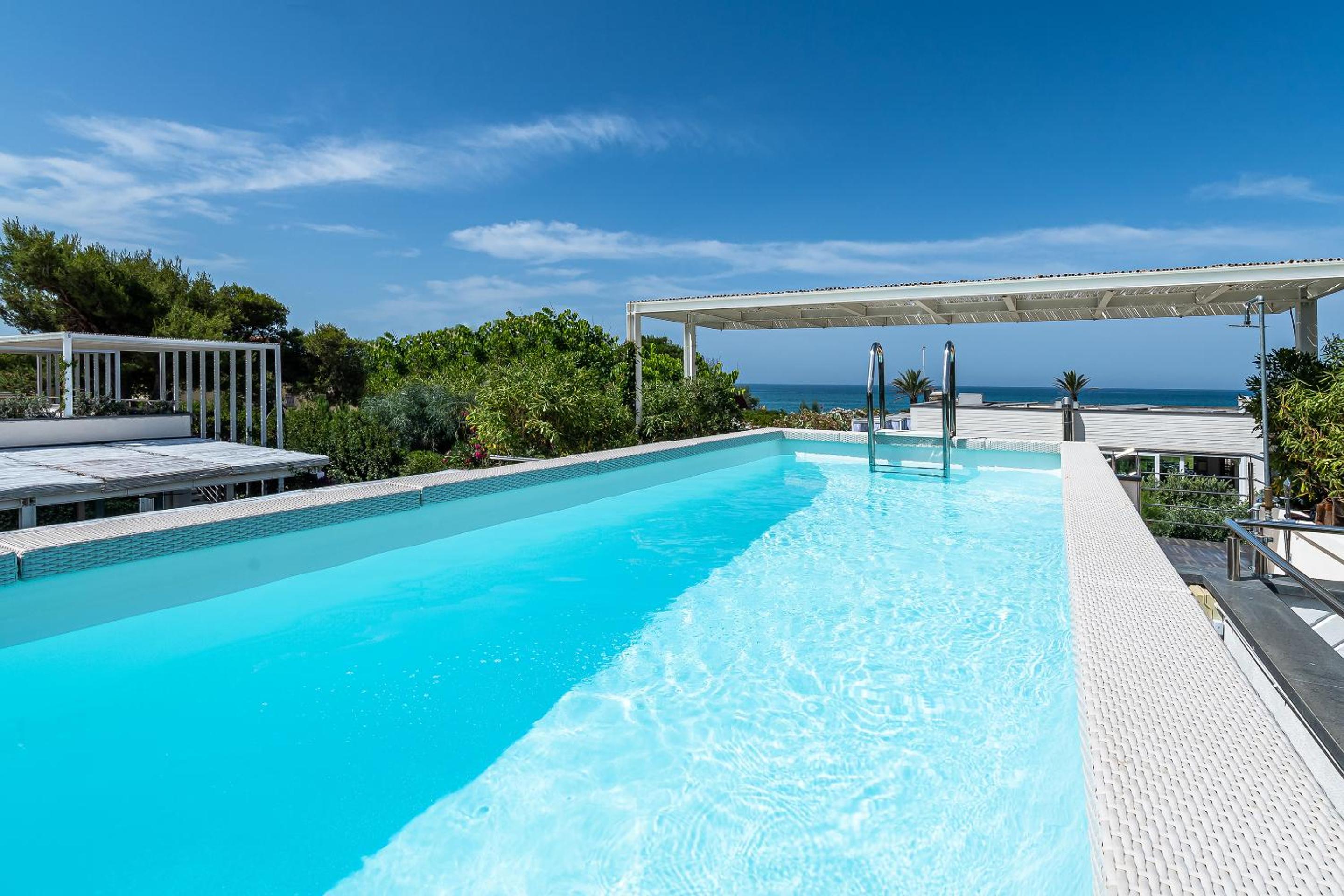 Villa with Private Pool - Photo 4