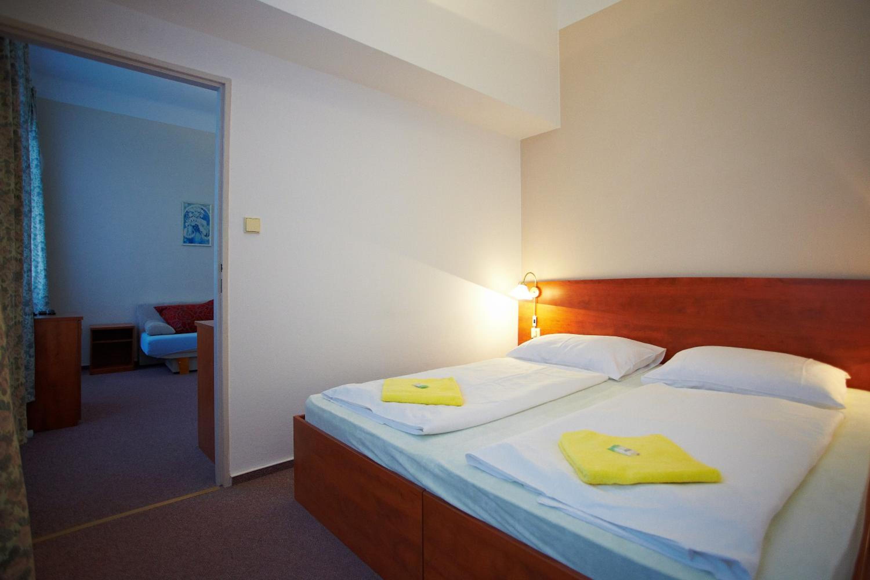 Double Room with Extra Bed photo 2
