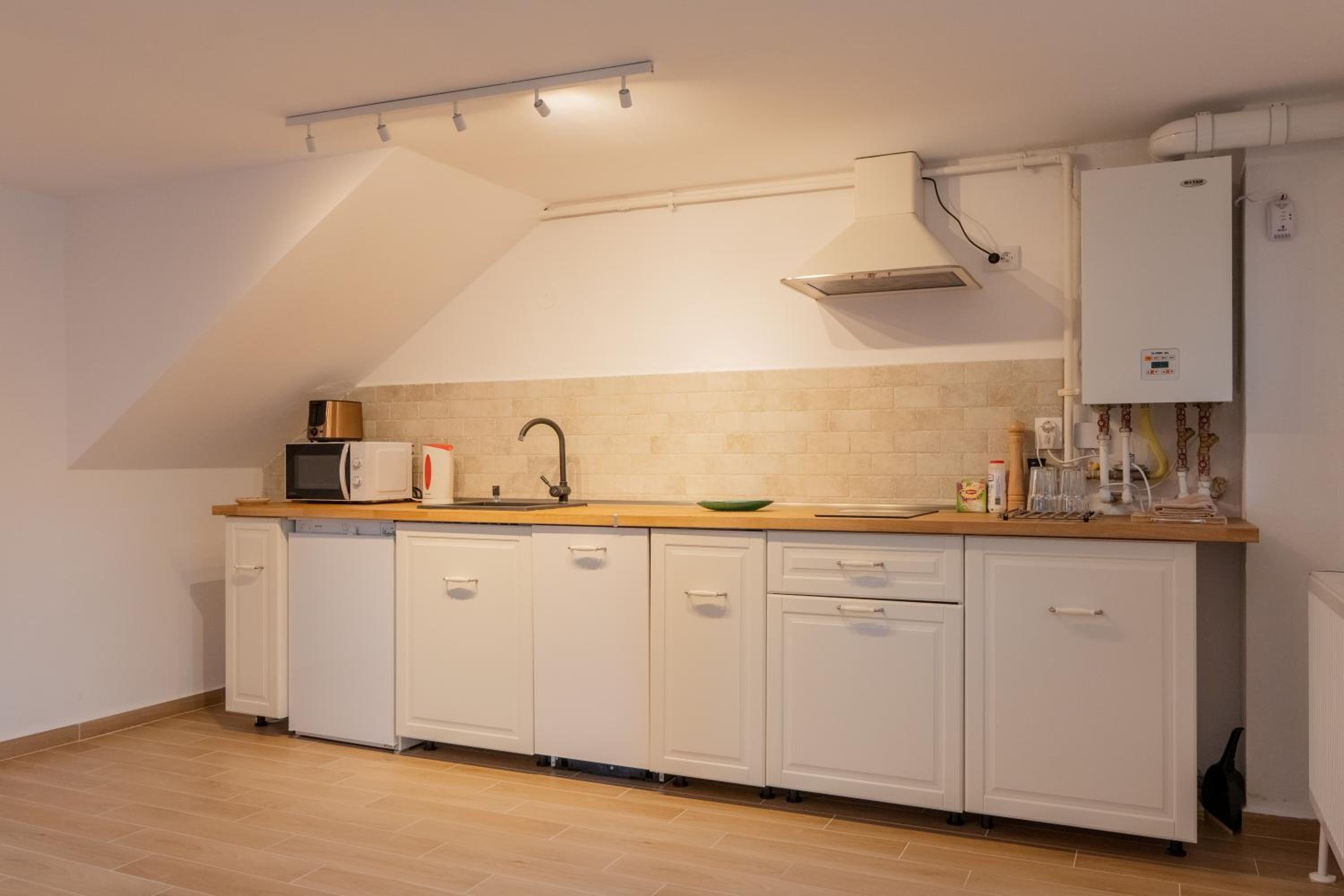 One-Bedroom Apartment - Photo 6