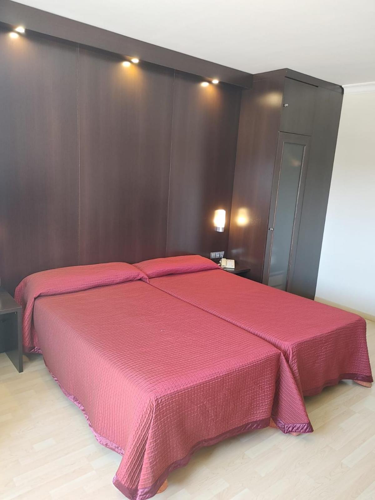 Twin Room - Photo 1
