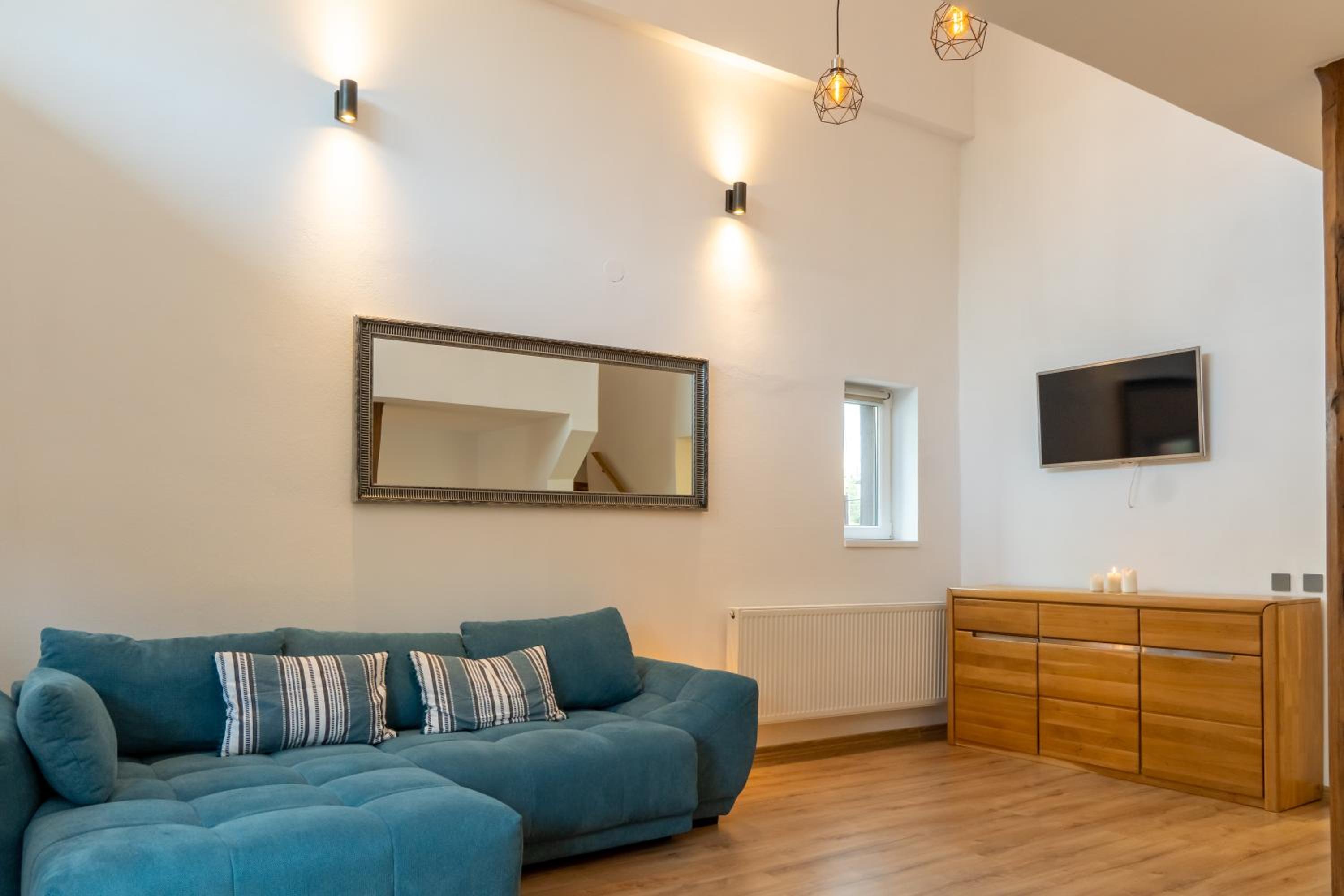 One-Bedroom Apartment - Photo 7