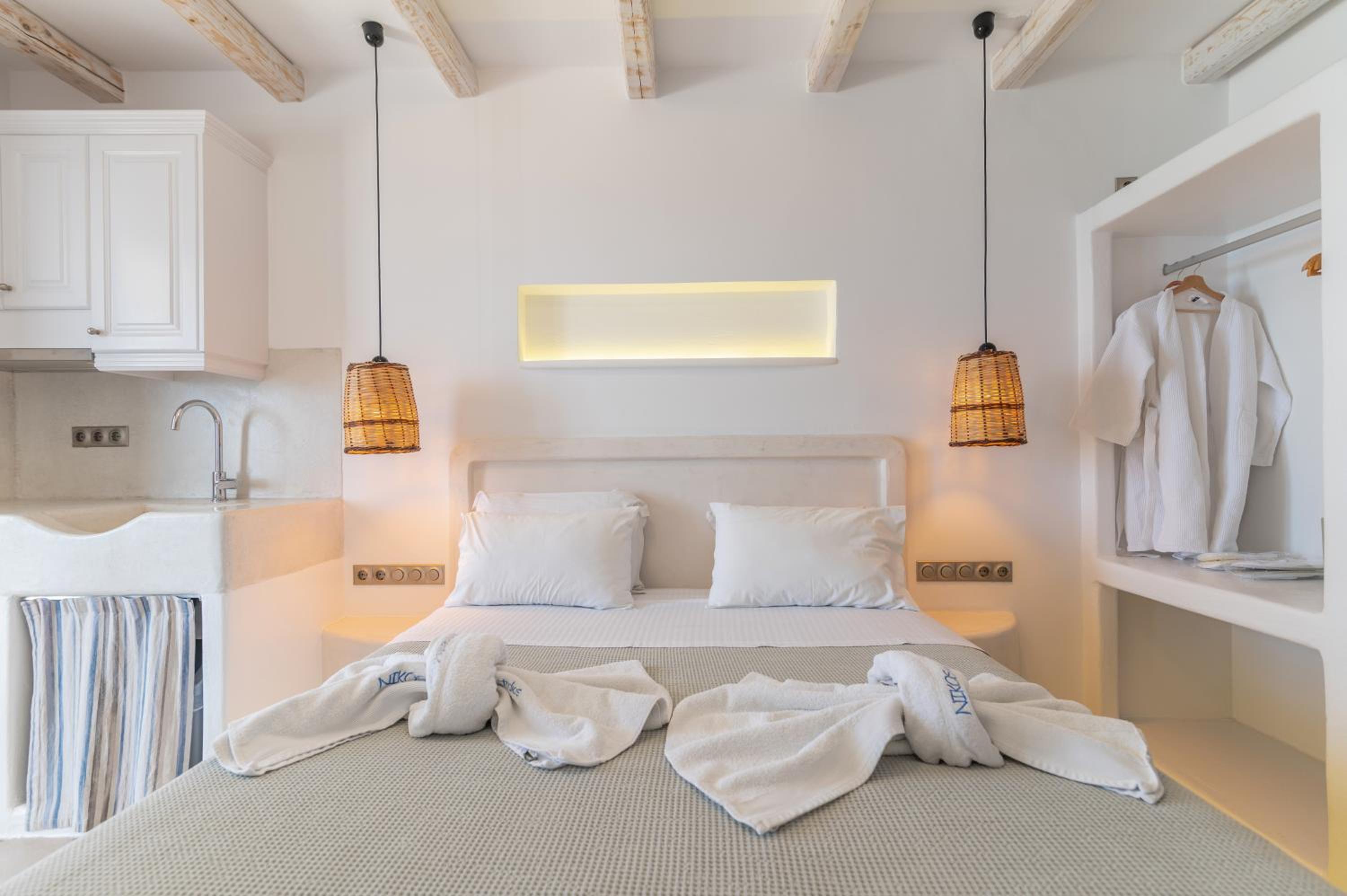 Deluxe Double Room with Balcony and Sea View photo 3