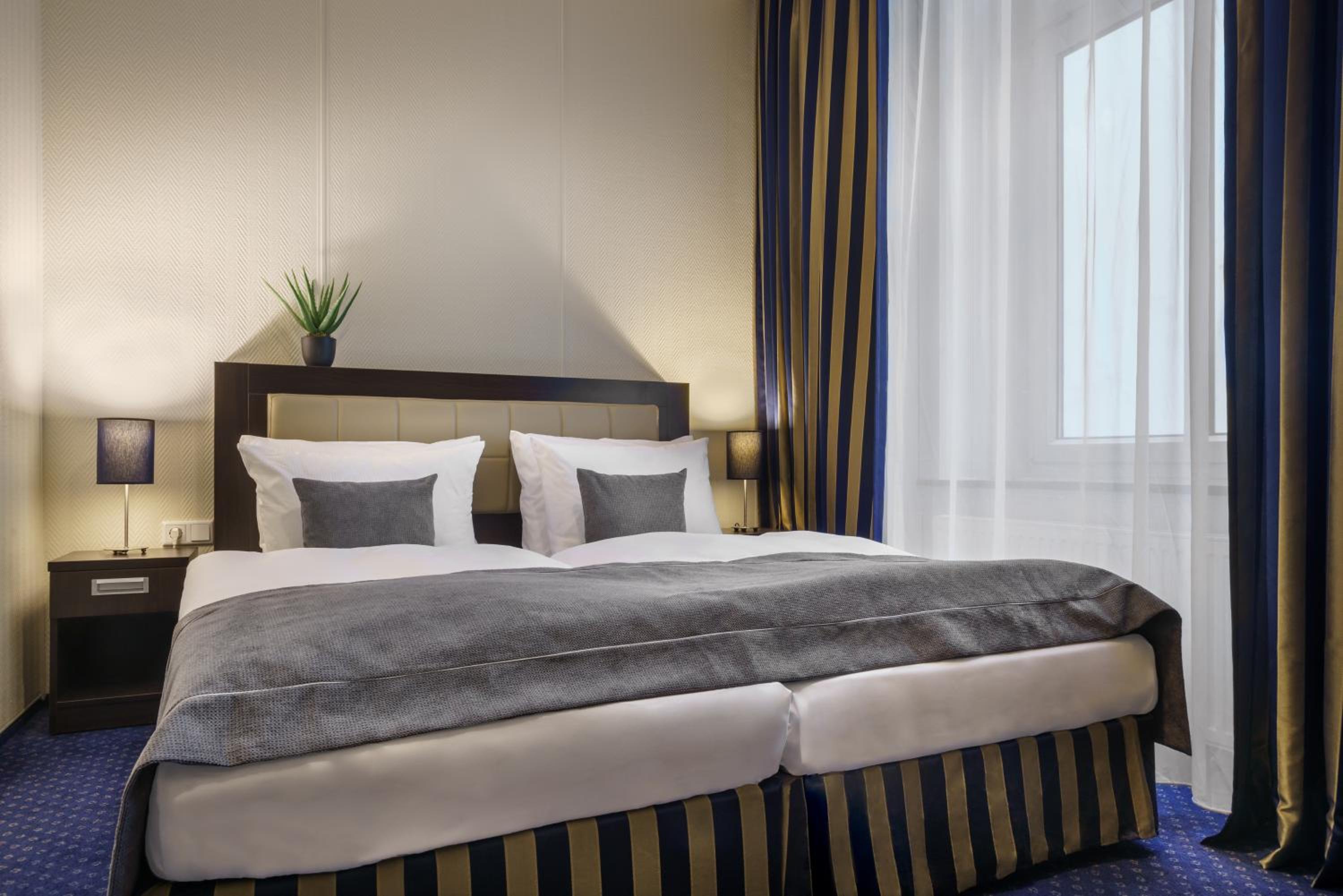 Standard Double Room - Photo 7