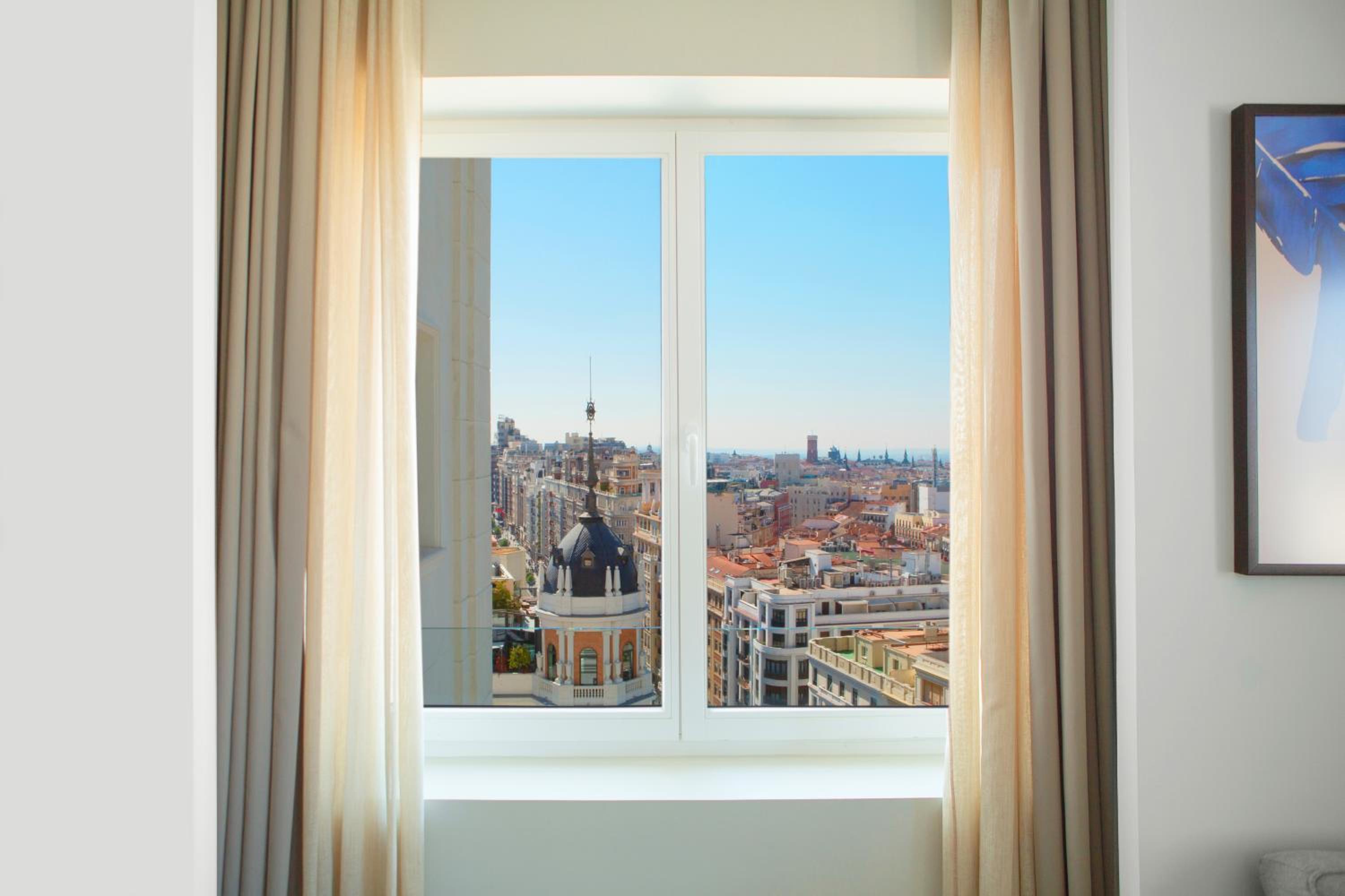 Deluxe King Room with View photo 2