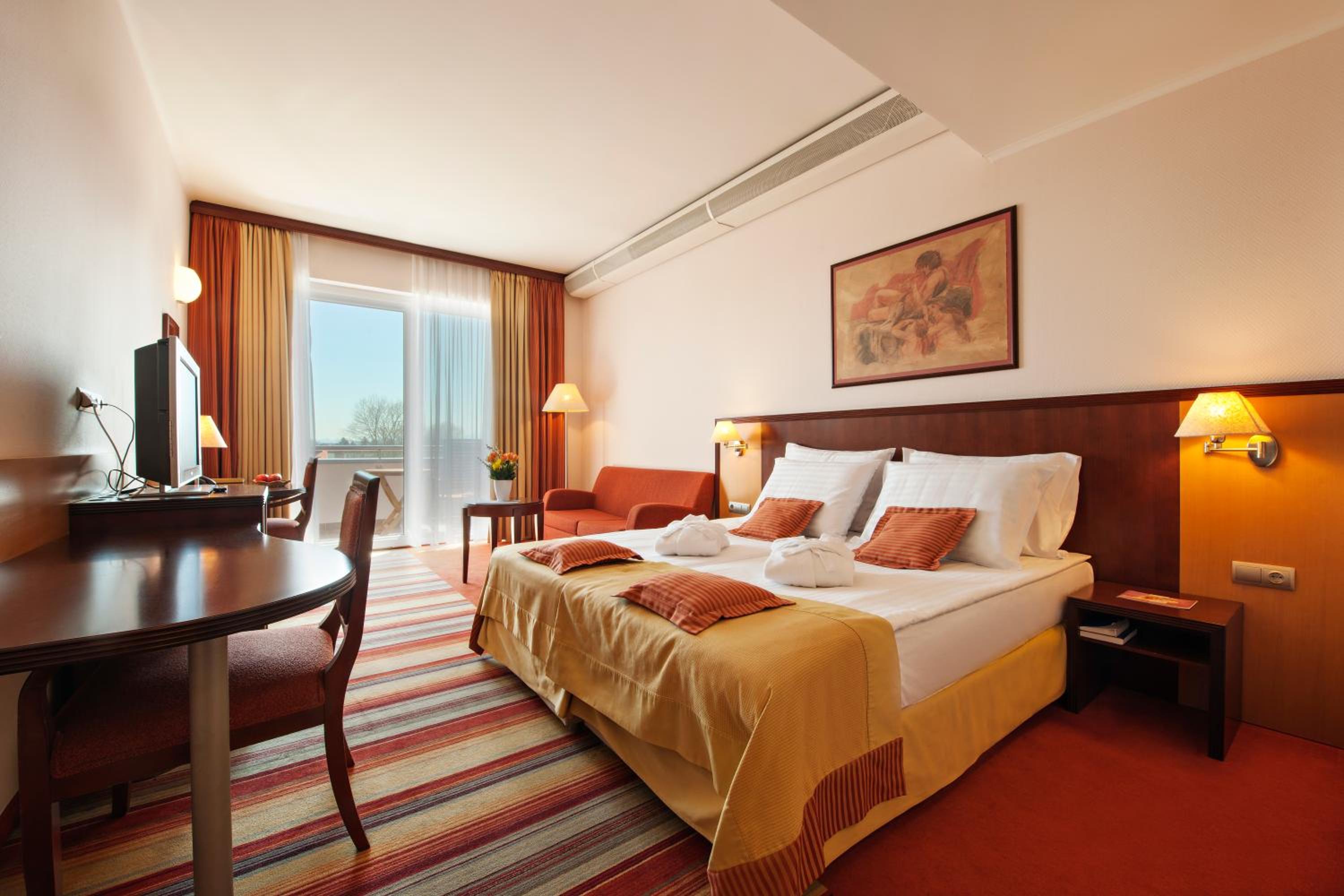 Comfort Double Room with Extra Bed - Photo 1