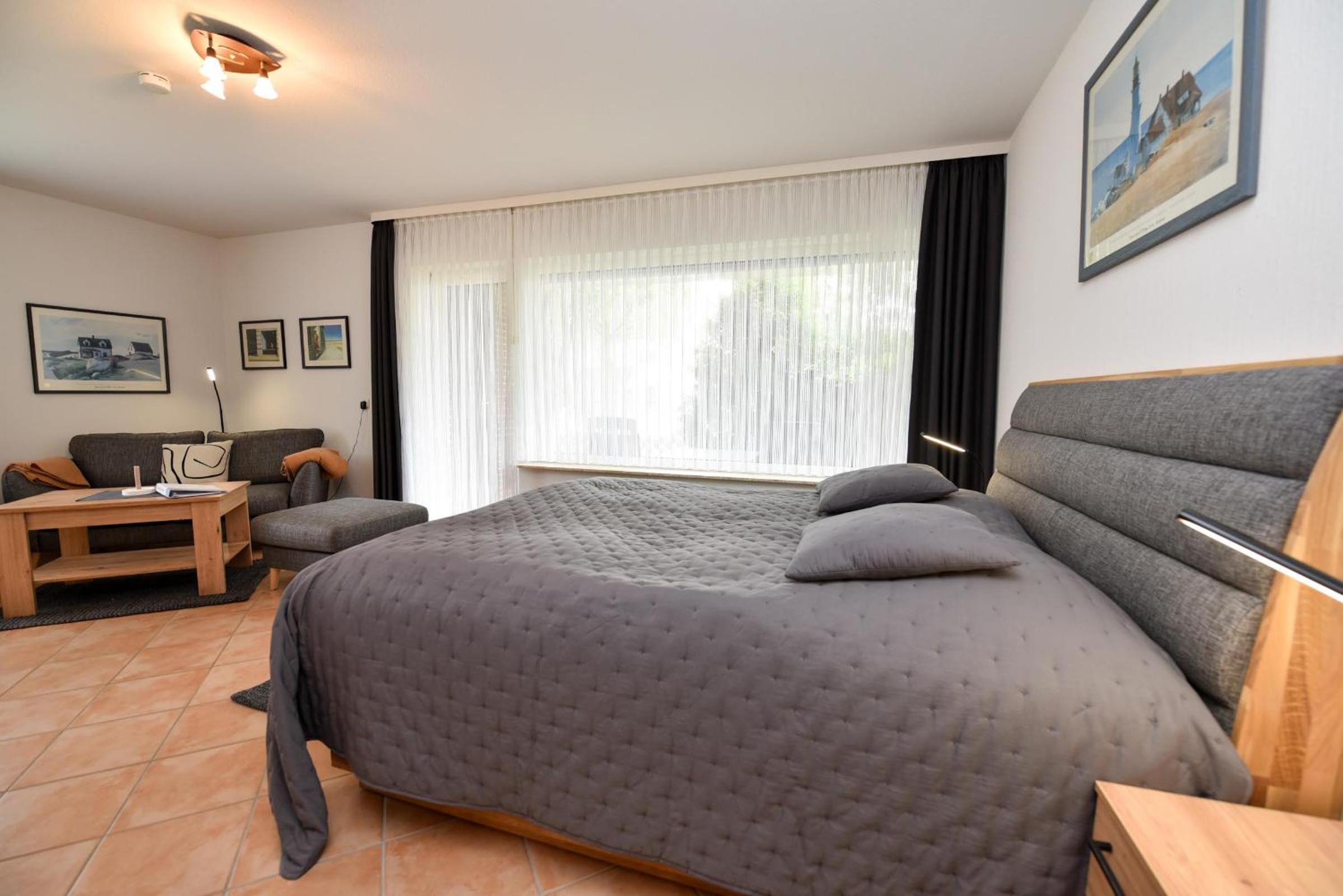 Apartment with Terrace photo 2