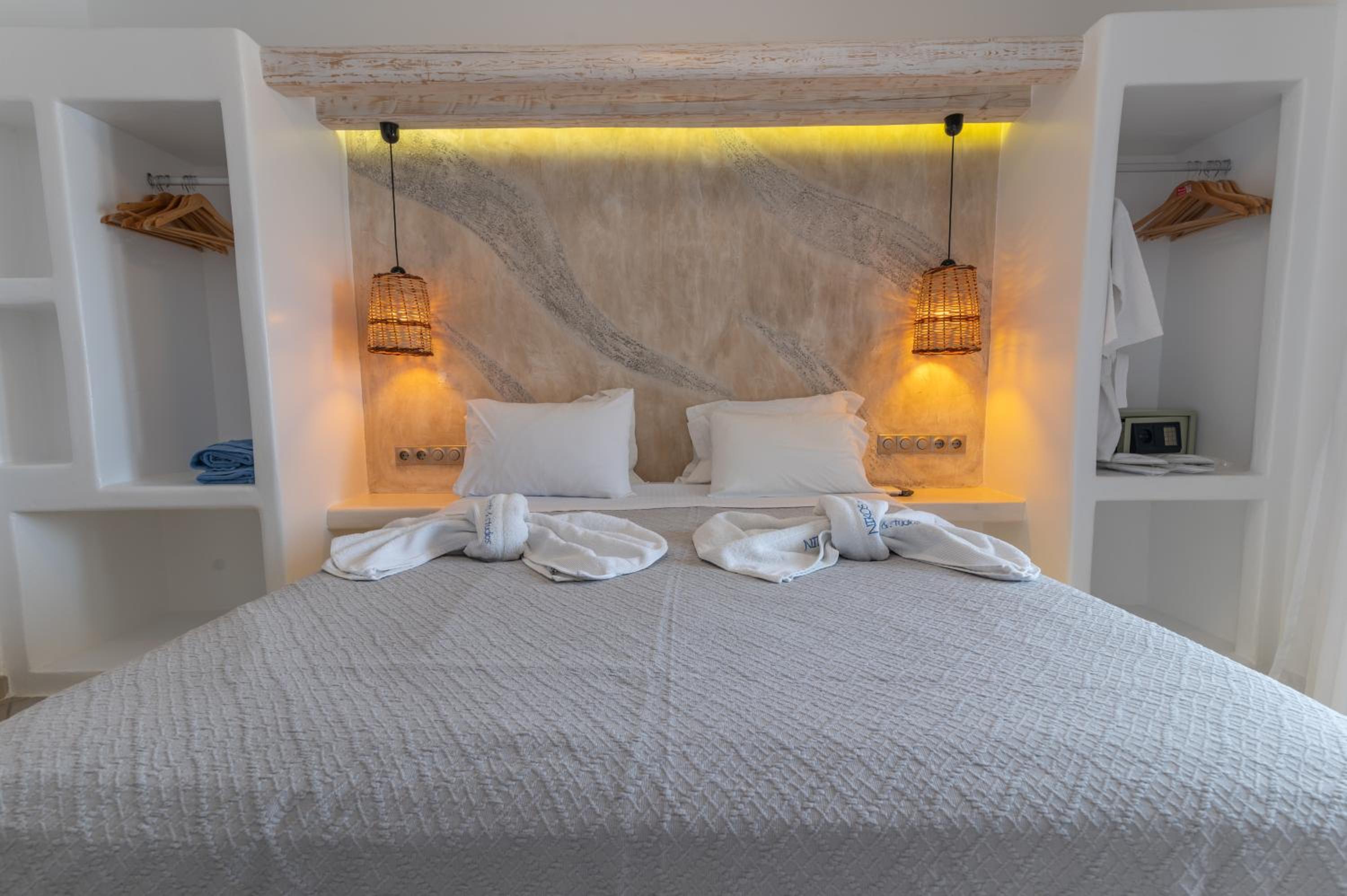 Superior Double Room with Balcony and Side  Sea View photo 1
