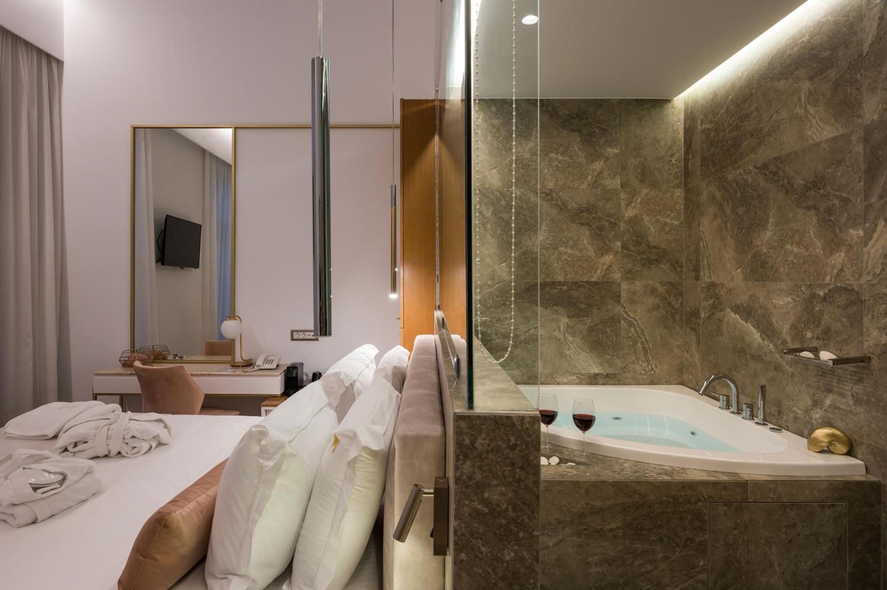 Suite with spa bath - Photo 7