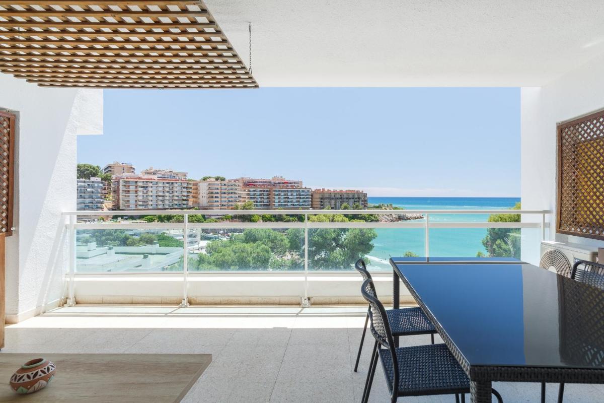 Two-Bedroom Apartment with Sea View (5 persons)