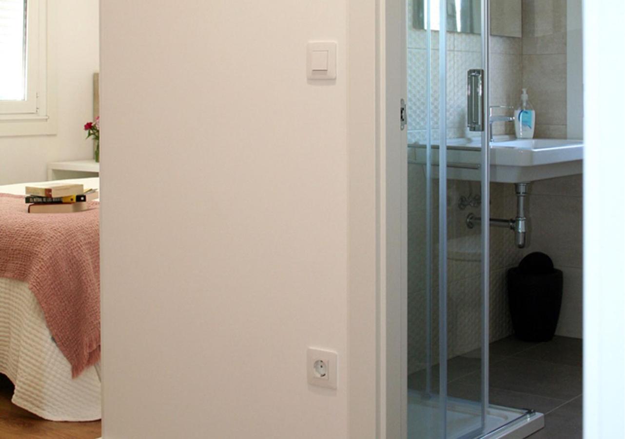 Double Room with Private Bathroom photo 2