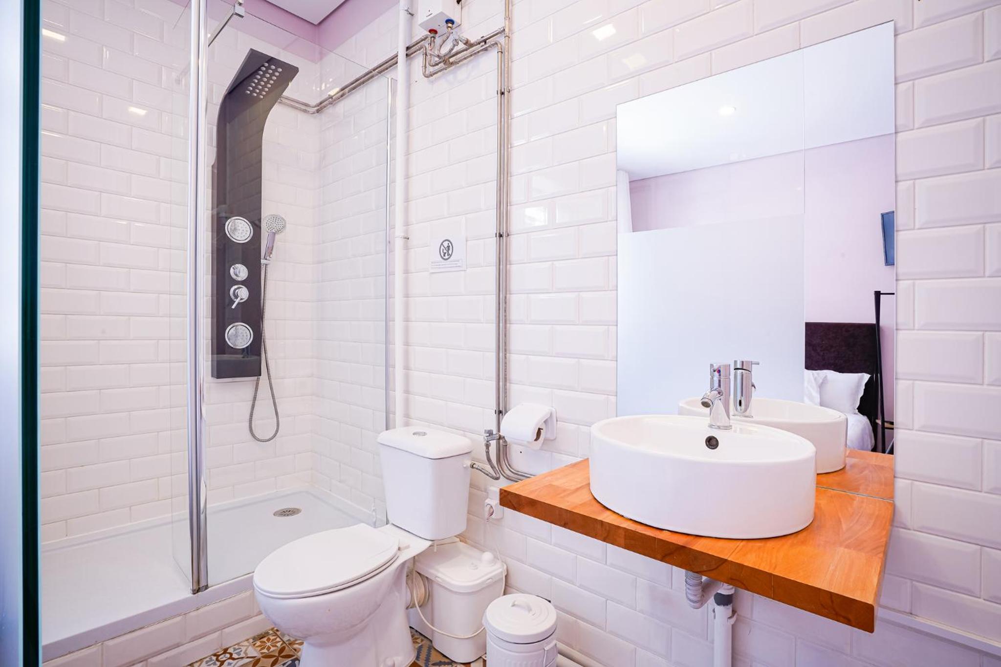 Standard Double Room - Photo 14